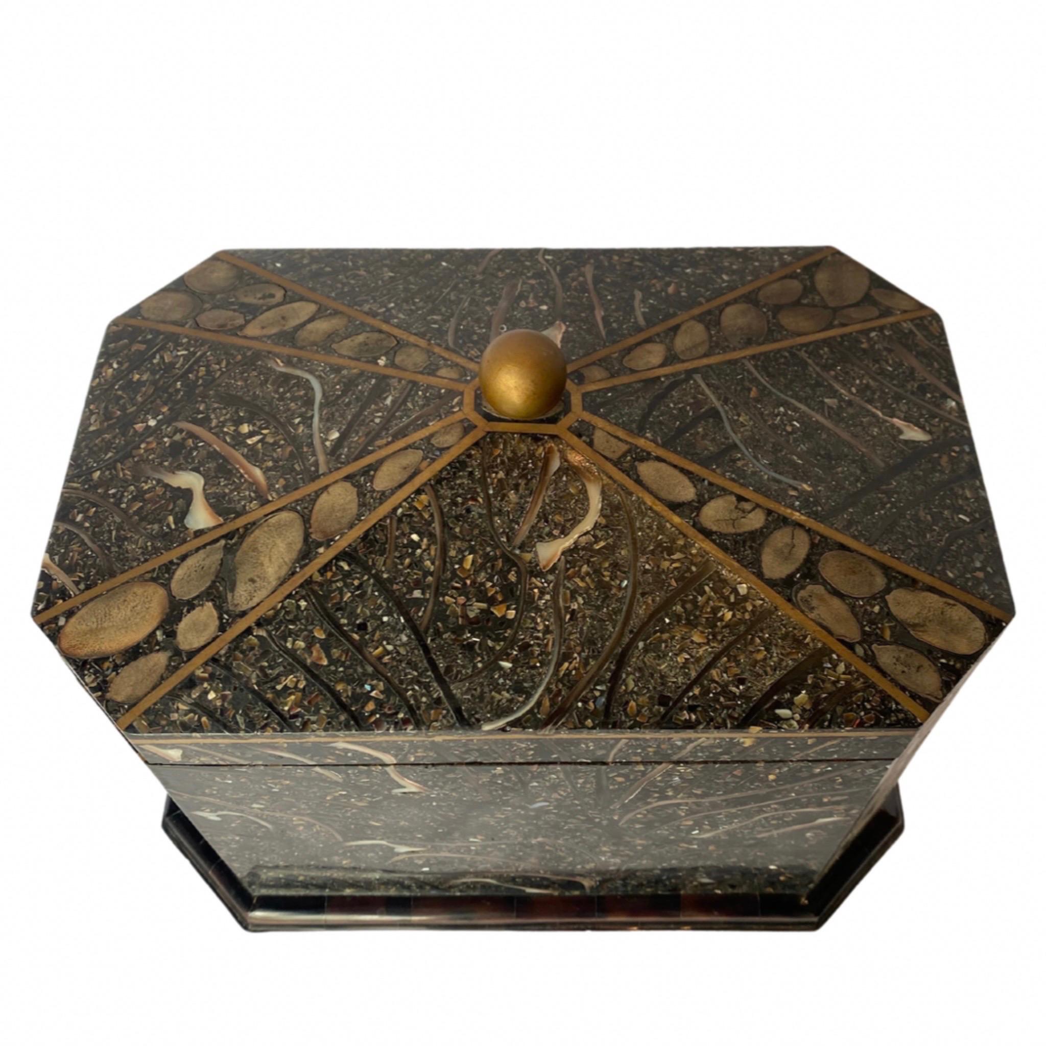 Maitland Smith Fossil Stone Box with Brass Inlay & Legs

     Height : 10 in

     Width : 11.5 in

     Depth : 7.5 in
