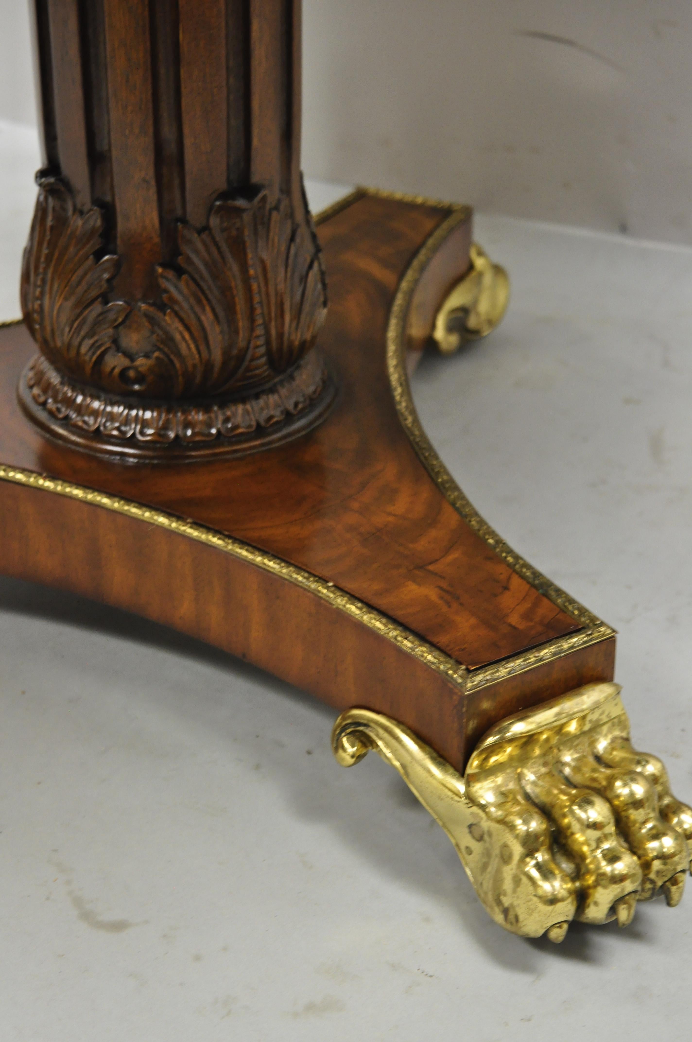 Table centrale Maitland Smith style Empire français avec plateau en cuir et pieds en pattes en laiton de style Régence en vente 6