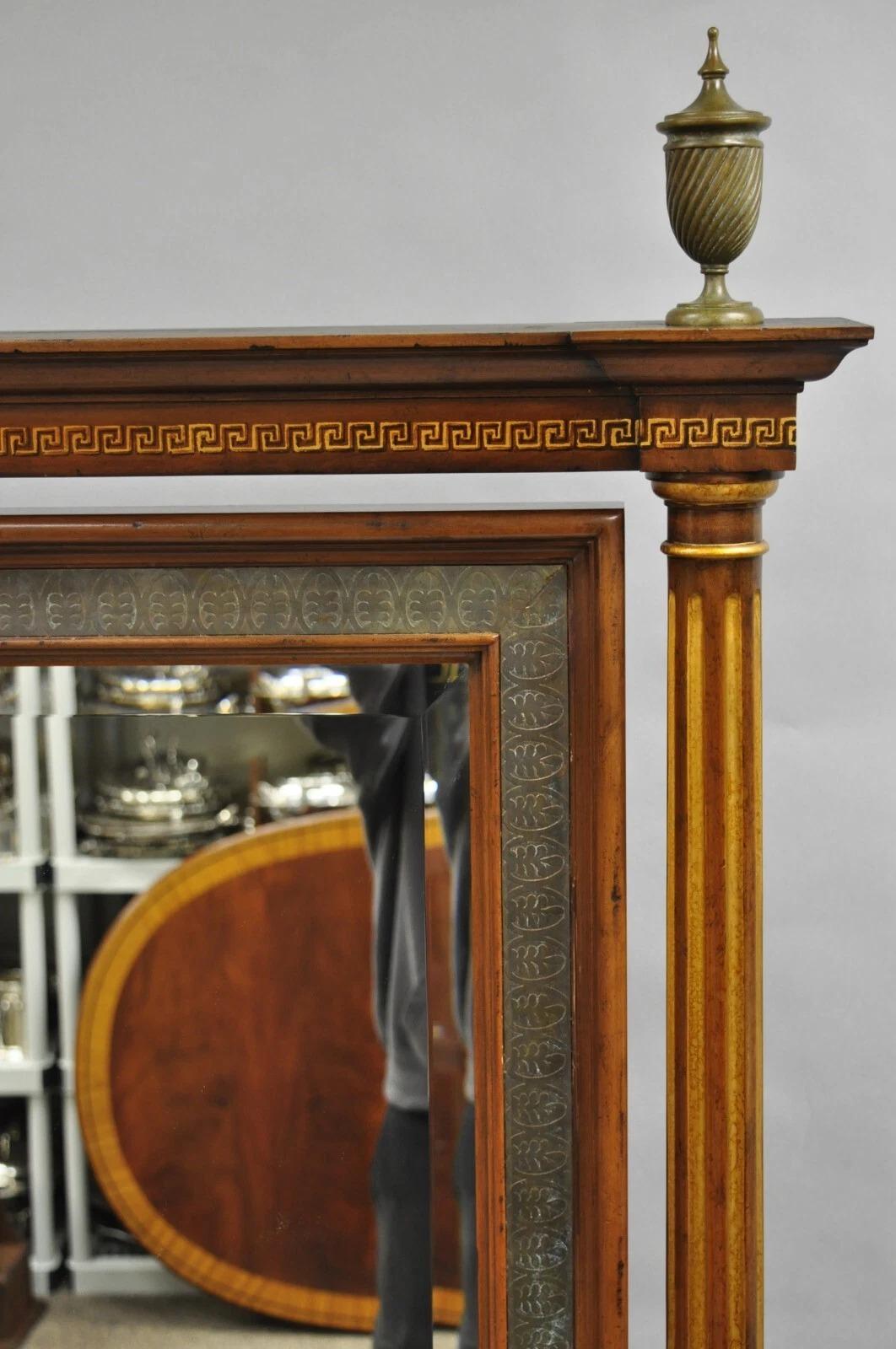 20ième siècle Miroir de chevet Maitland Smith, style Empire français, en acajou, avec un grand pied en forme de patte. en vente