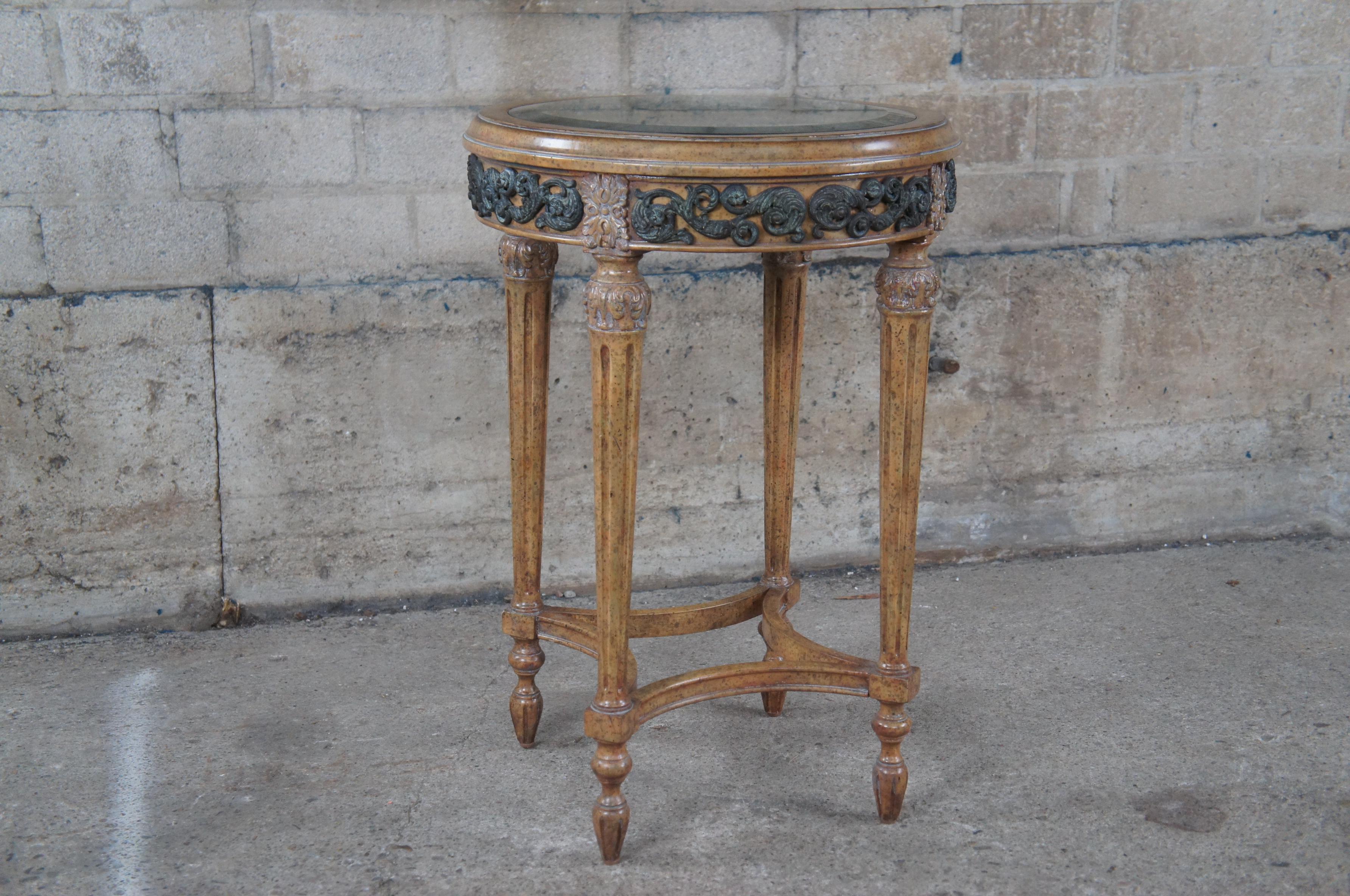 Maitland Smith Französisch Louis XVI Nussbaum Glas Gueridon Pedestal Tabelle Pflanze Stand im Angebot 5