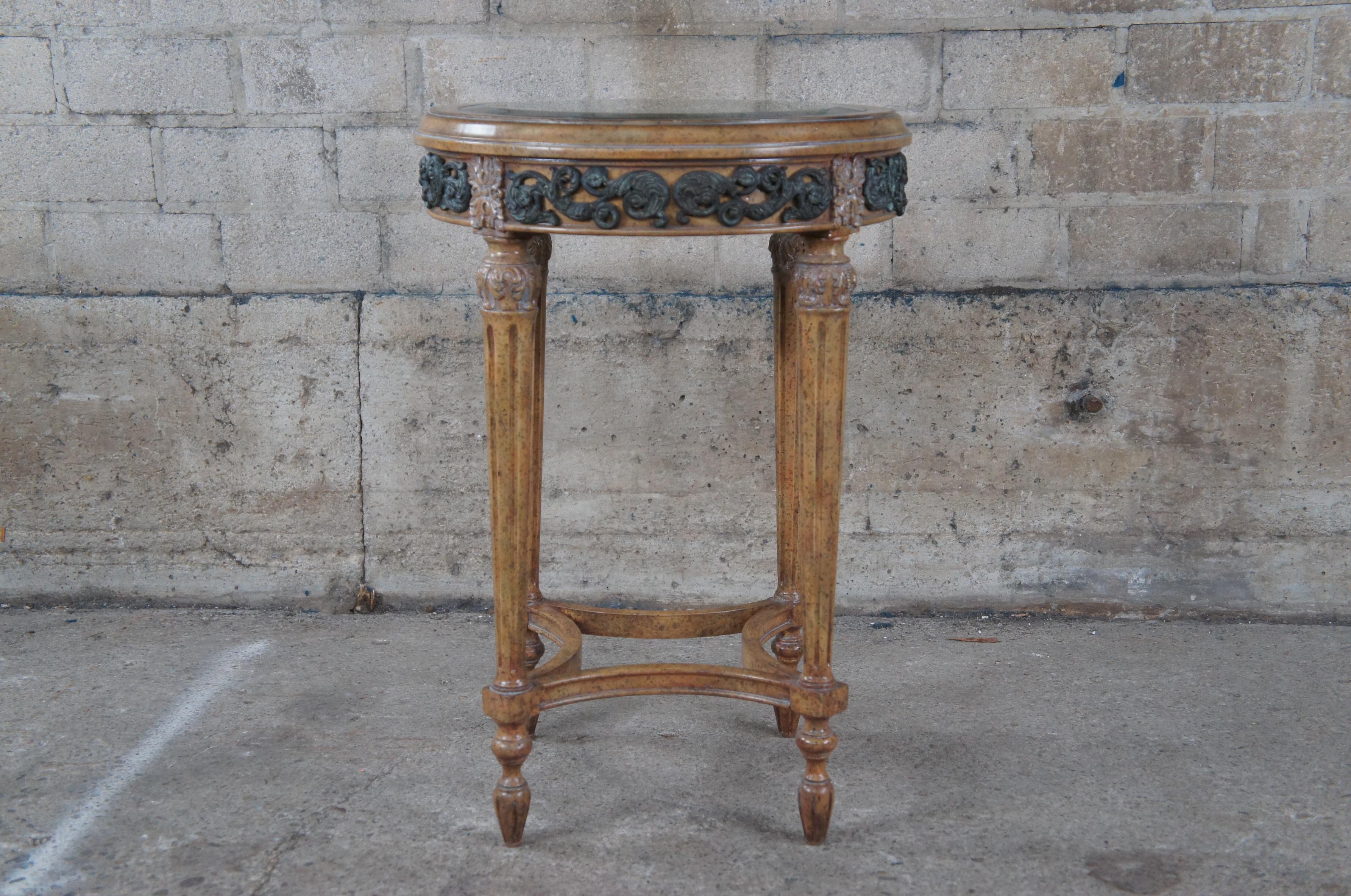 Maitland Smith Français Louis XVI Noyer Verre Gueridon Pedestal Table Plant Stand en vente 8