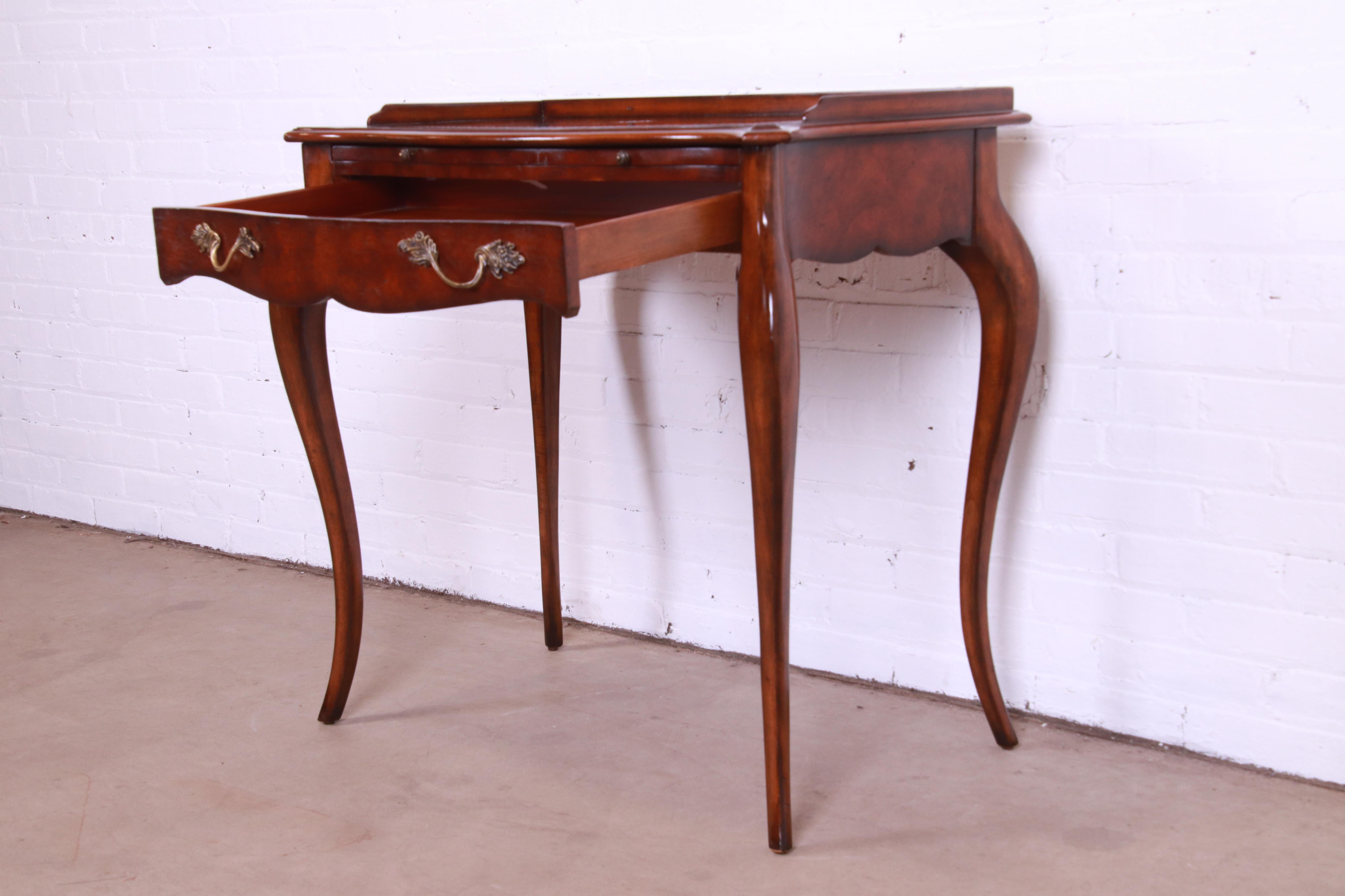Maitland Smith French Provincial Louis XV Mahogany Leather Top Writing Desk In Good Condition For Sale In South Bend, IN