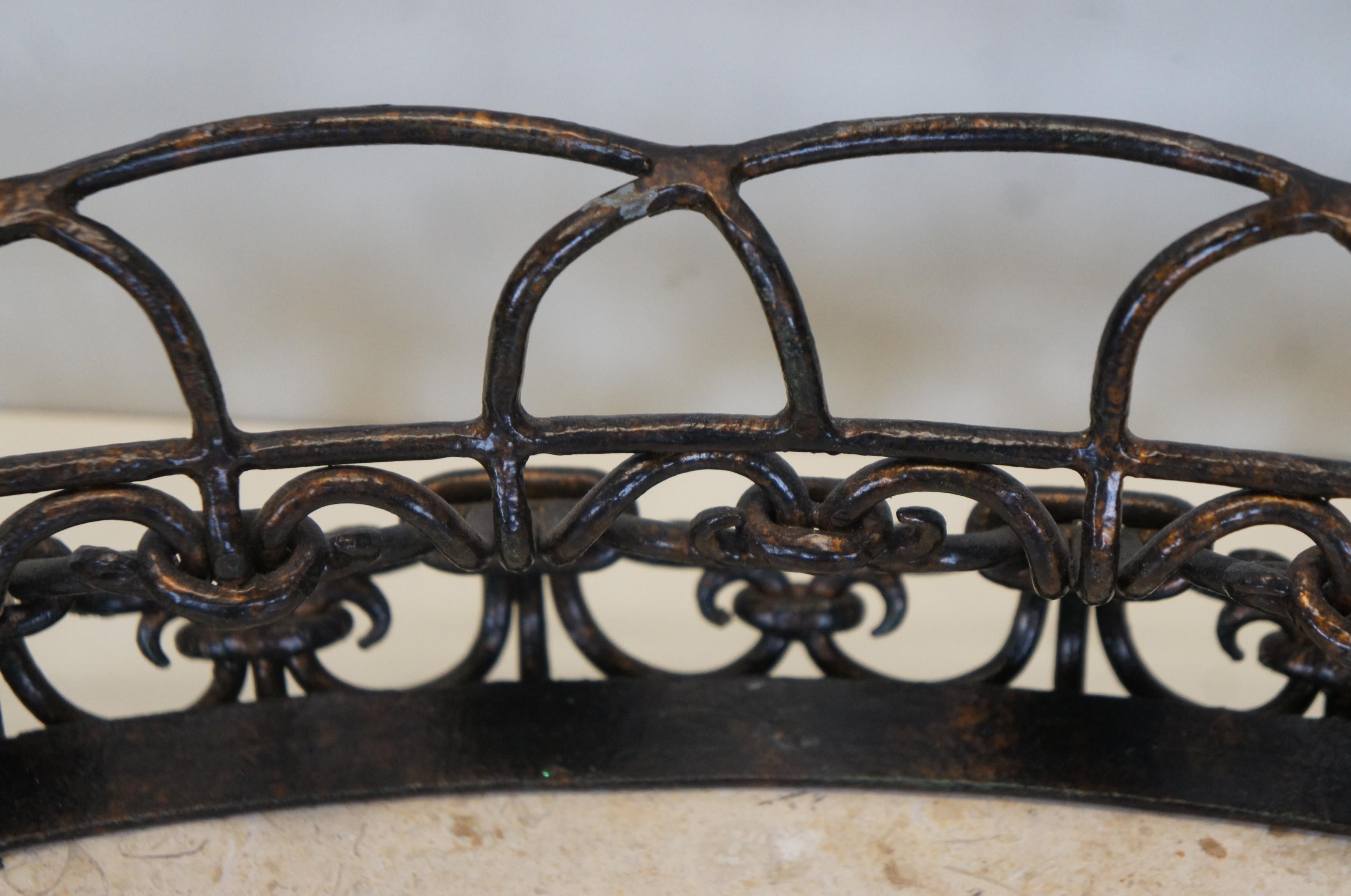 20ième siècle Maitland Smith Galerie de bar en fer forgé de style provincial français & Tavertine Tray 29