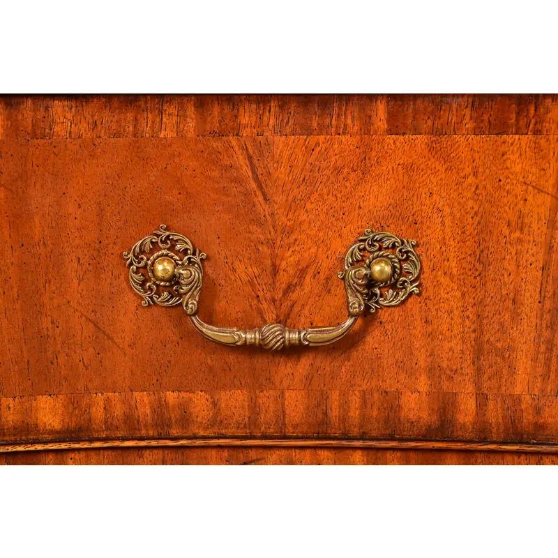 Maitland Smith, scrivania francese Regency Luigi XVI in mogano a serpentina, con fiamma, per partner in vendita 3