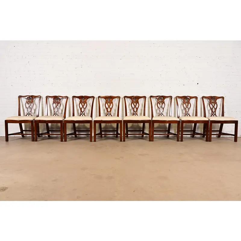 Georgien Maitland Smith Georgian Carved Mahogany Dining Chairs, Set of Eight en vente