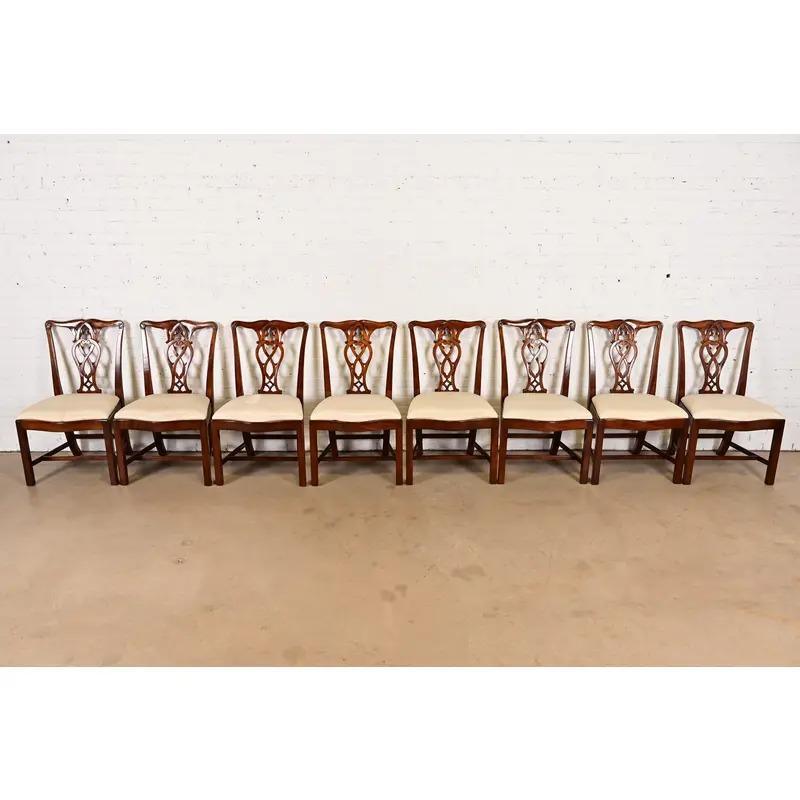 Américain Maitland Smith Georgian Carved Mahogany Dining Chairs, Set of Eight en vente