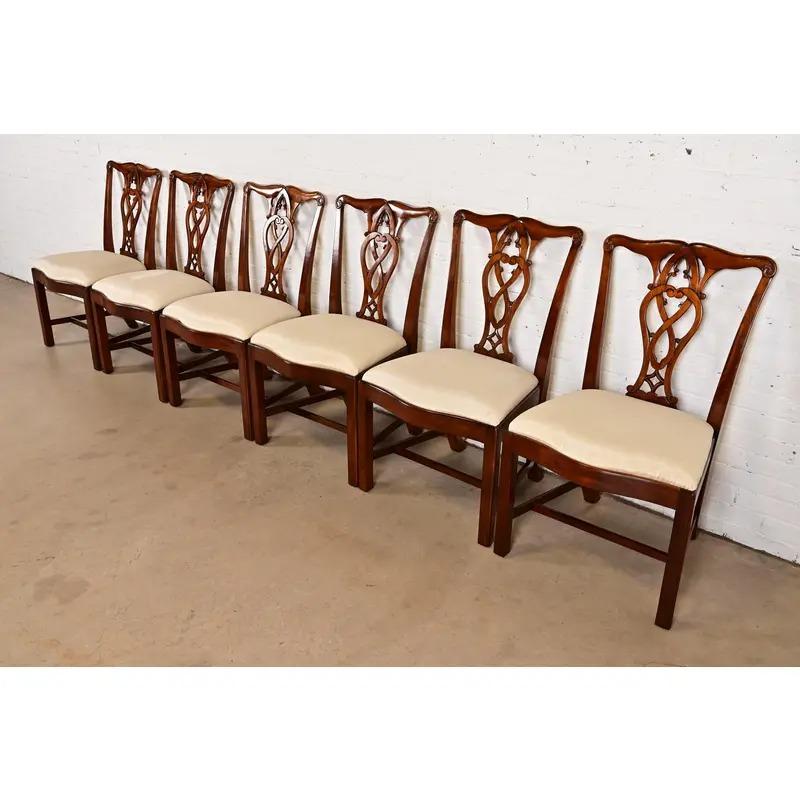 Sedie da pranzo in mogano intagliato georgiano di Maitland Smith, set di sei sedie In condizioni buone in vendita a South Bend, IN