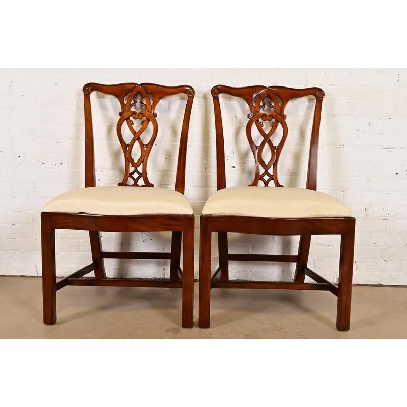 Maitland Smith Georgian Carved Mahogany Side Chairs or Dining Chairs, Pair (Chippendale) im Angebot