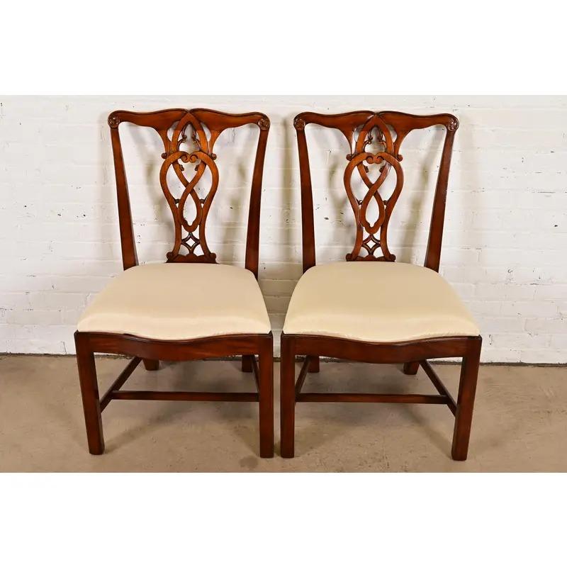 Maitland Smith Georgian Carved Mahogany Side Chairs or Dining Chairs, Pair (amerikanisch) im Angebot