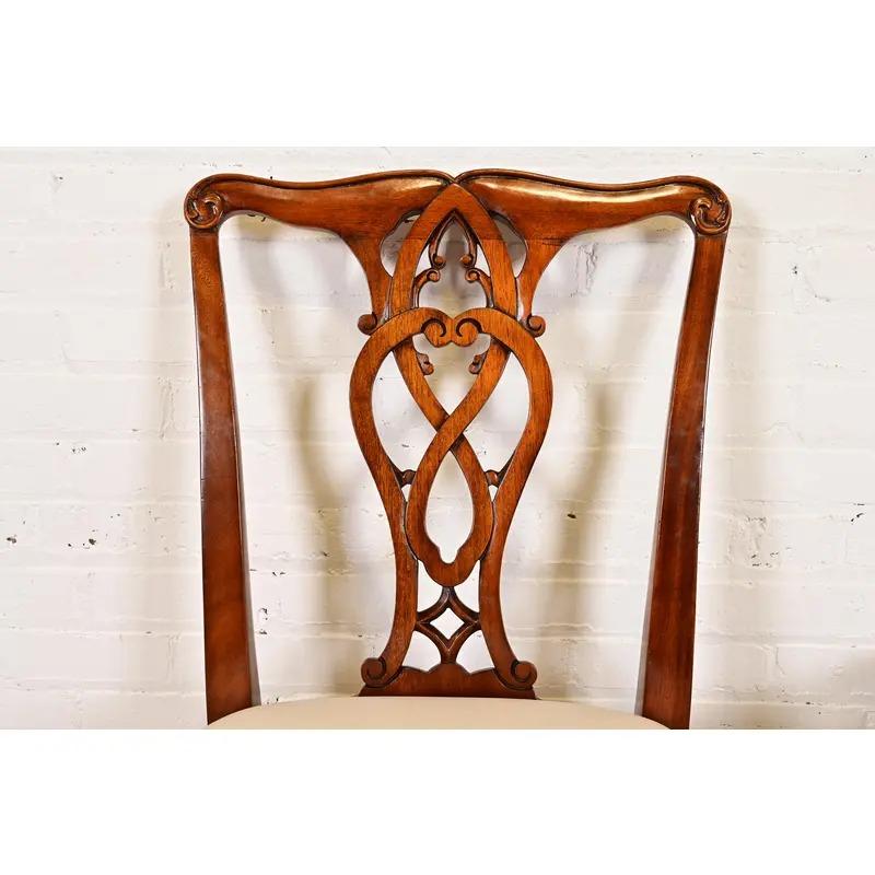 Maitland Smith Georgian Carved Mahogany Side Chairs or Dining Chairs, Pair (Polster) im Angebot