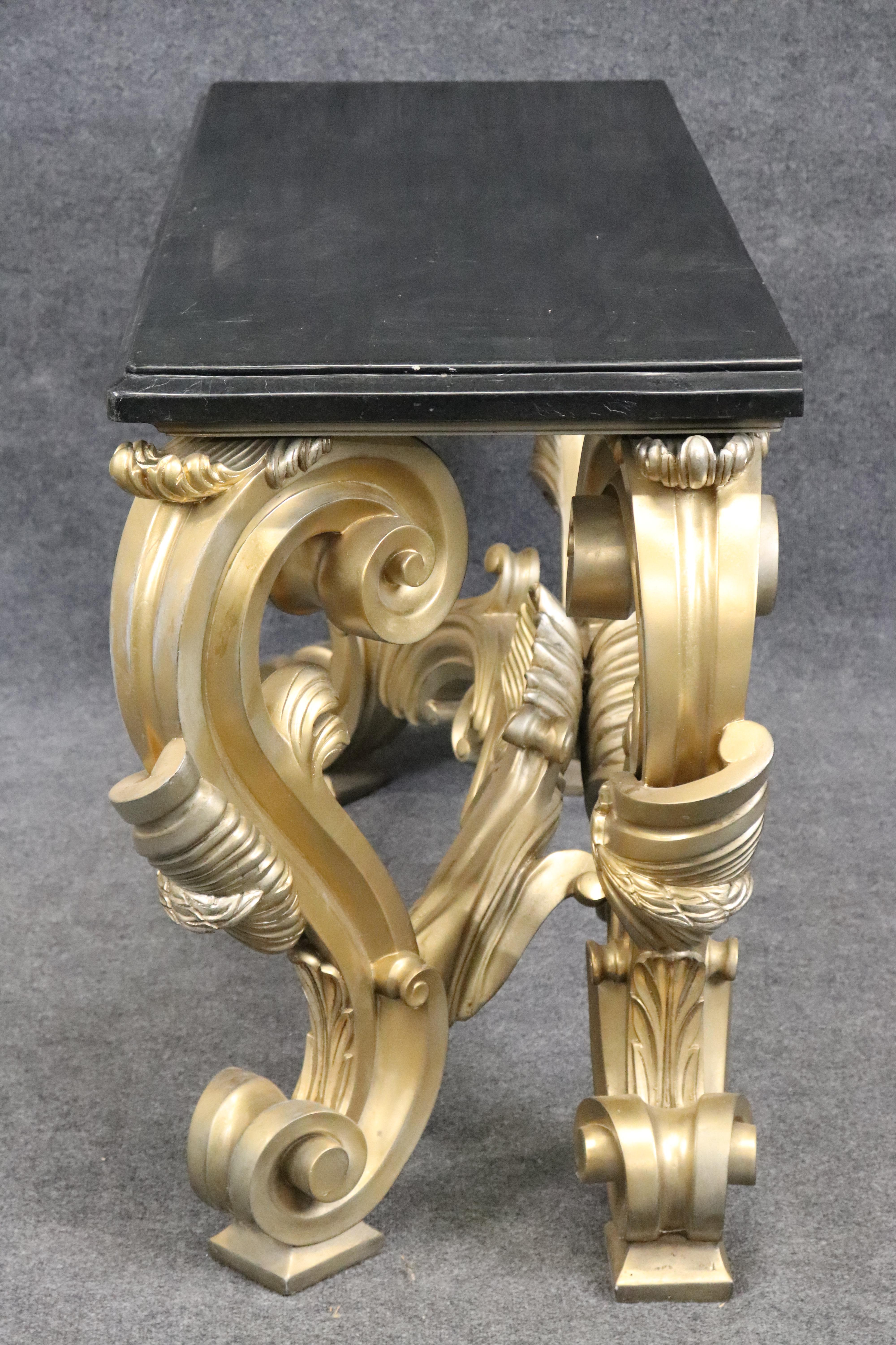 Tavolo da console in stile rococò italiano in marmo tessellato dorato di Maitland Smith In condizioni buone in vendita a Swedesboro, NJ