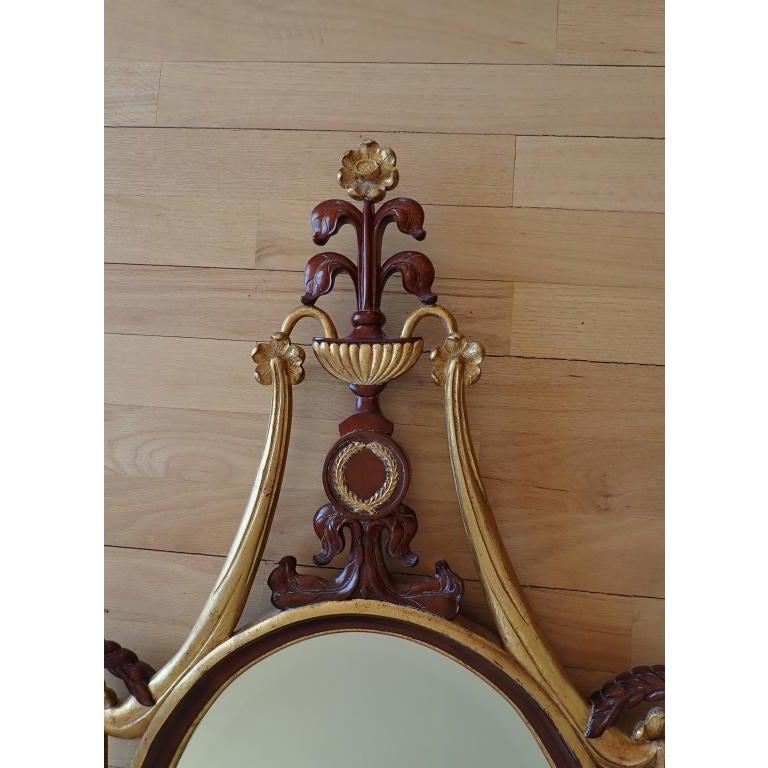 Maitland-Smith Vergoldeter handgeschnitzter klassischer Mahagoni-Spiegel (Neoklassisch) im Angebot