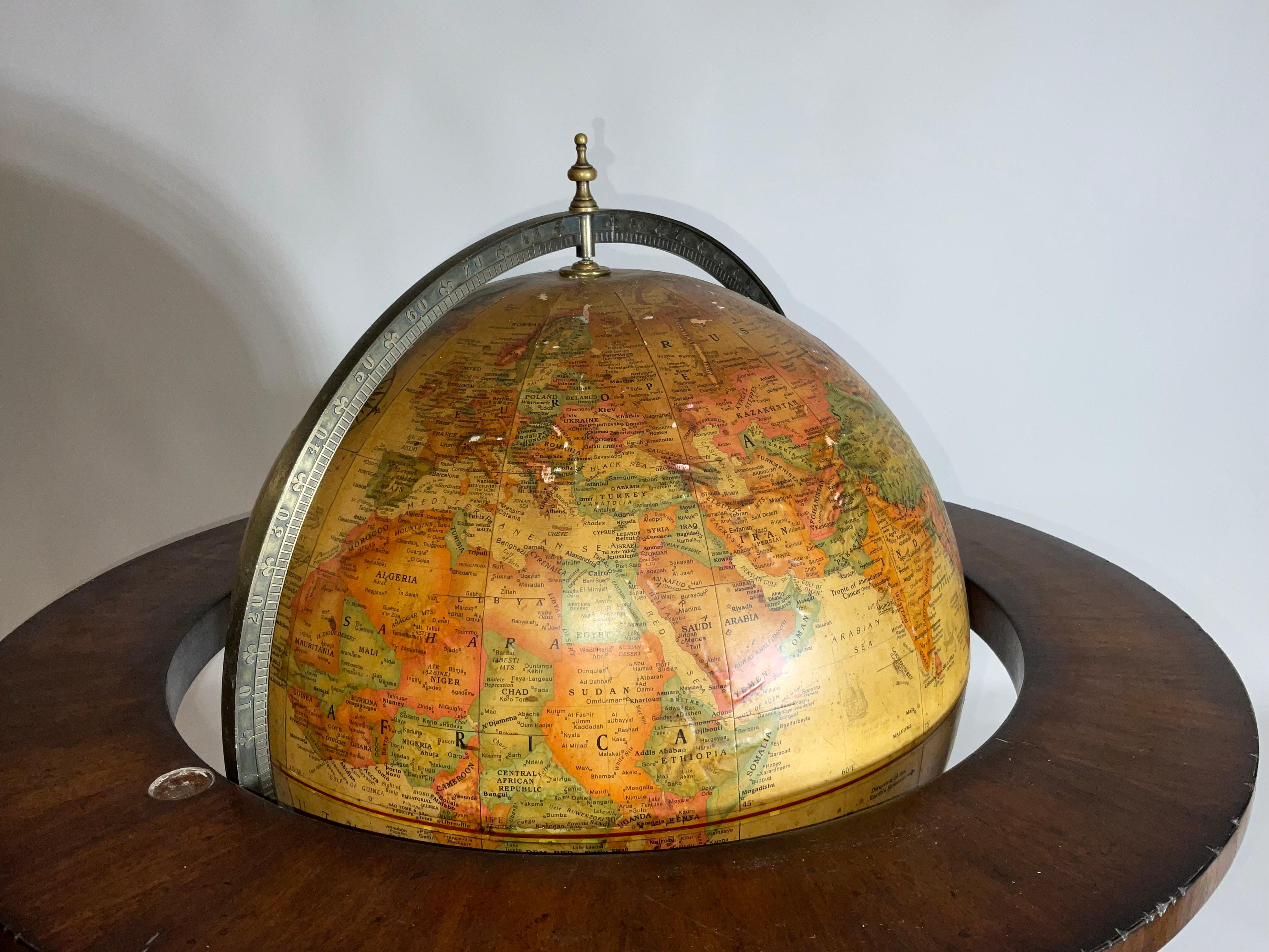 Globe terrestre de Maitland Smith sur Stand en vente 9