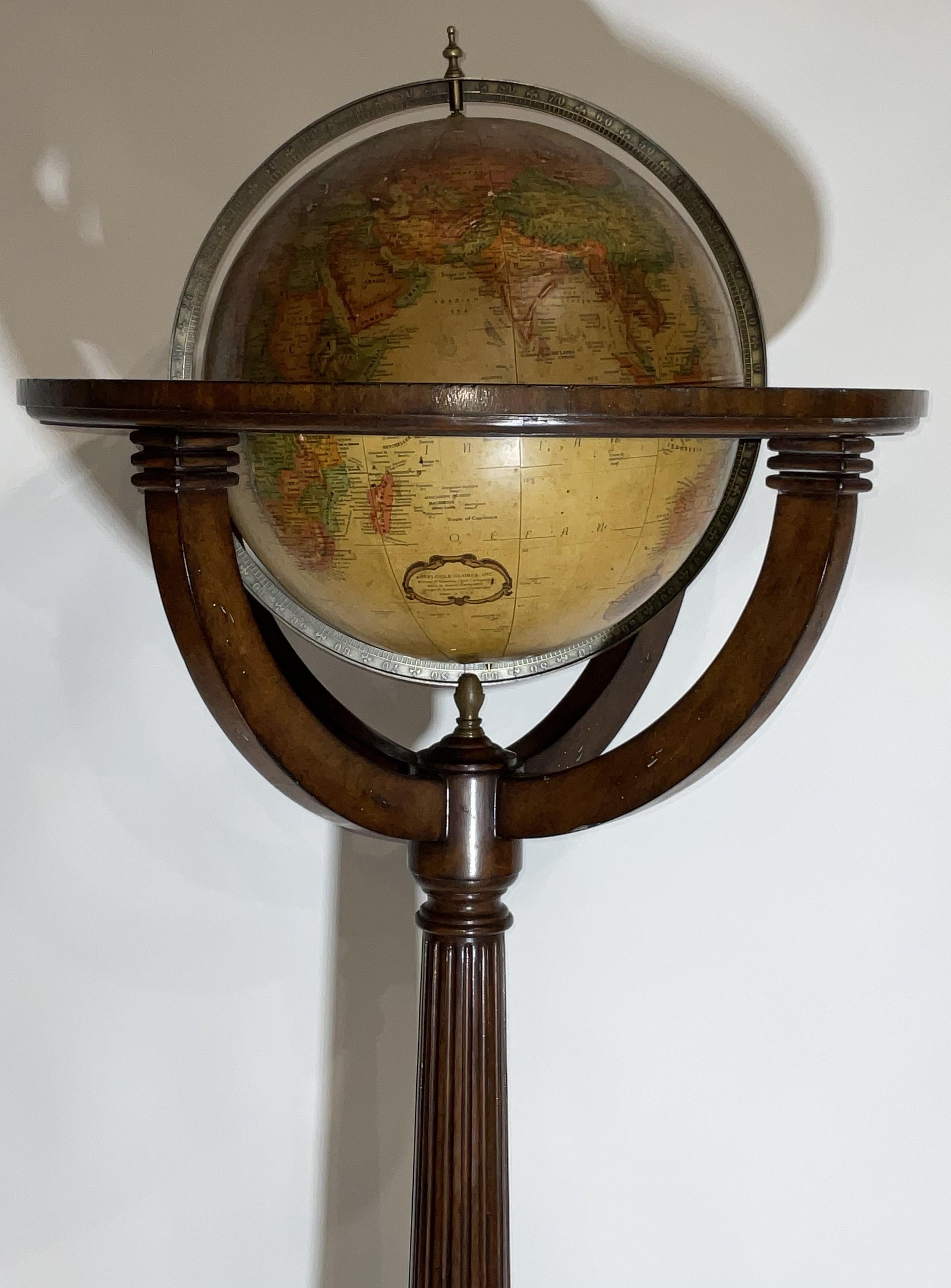 Nord-américain Globe terrestre de Maitland Smith sur Stand en vente