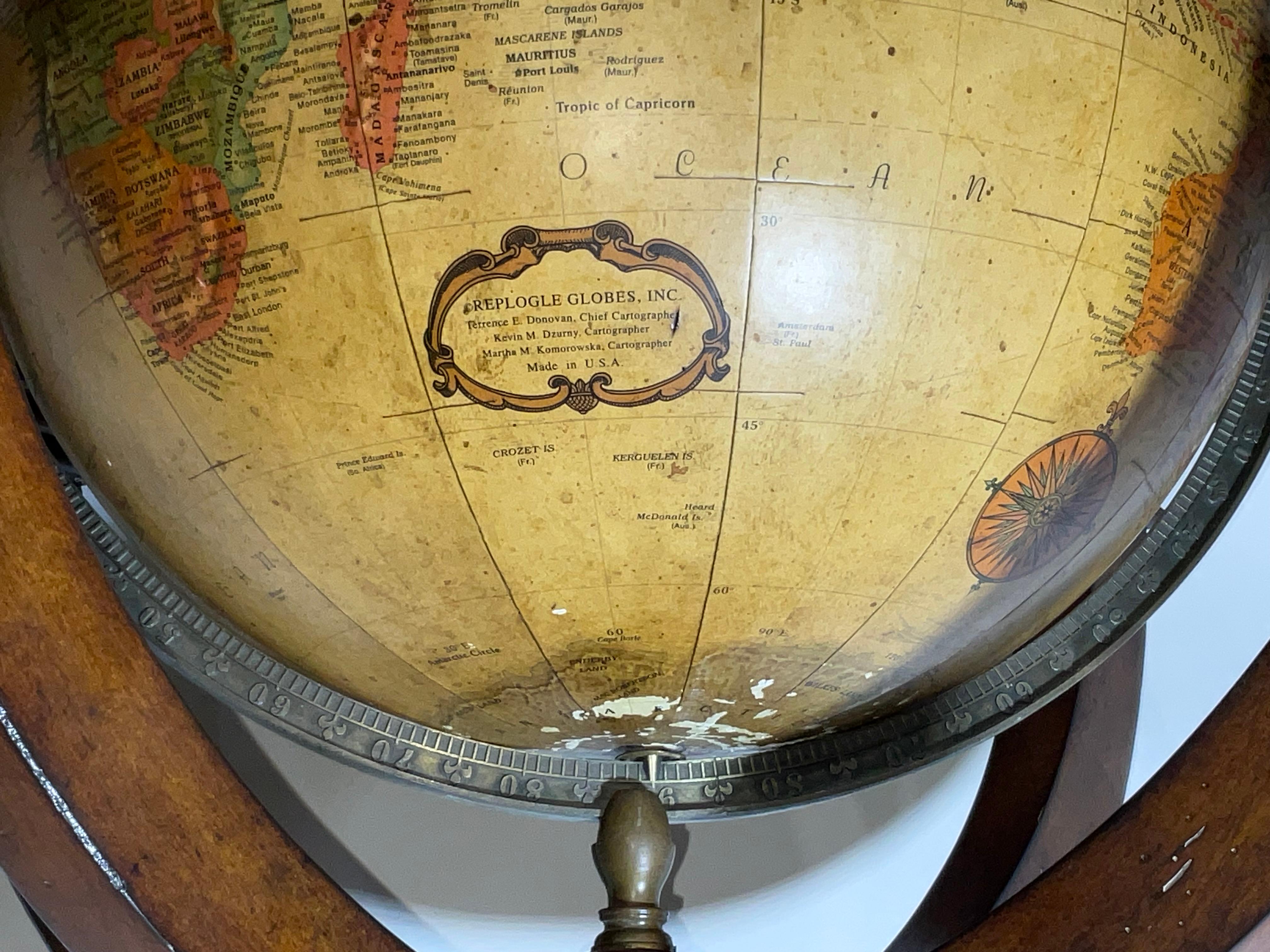 Fin du 20e siècle Globe terrestre de Maitland Smith sur Stand en vente