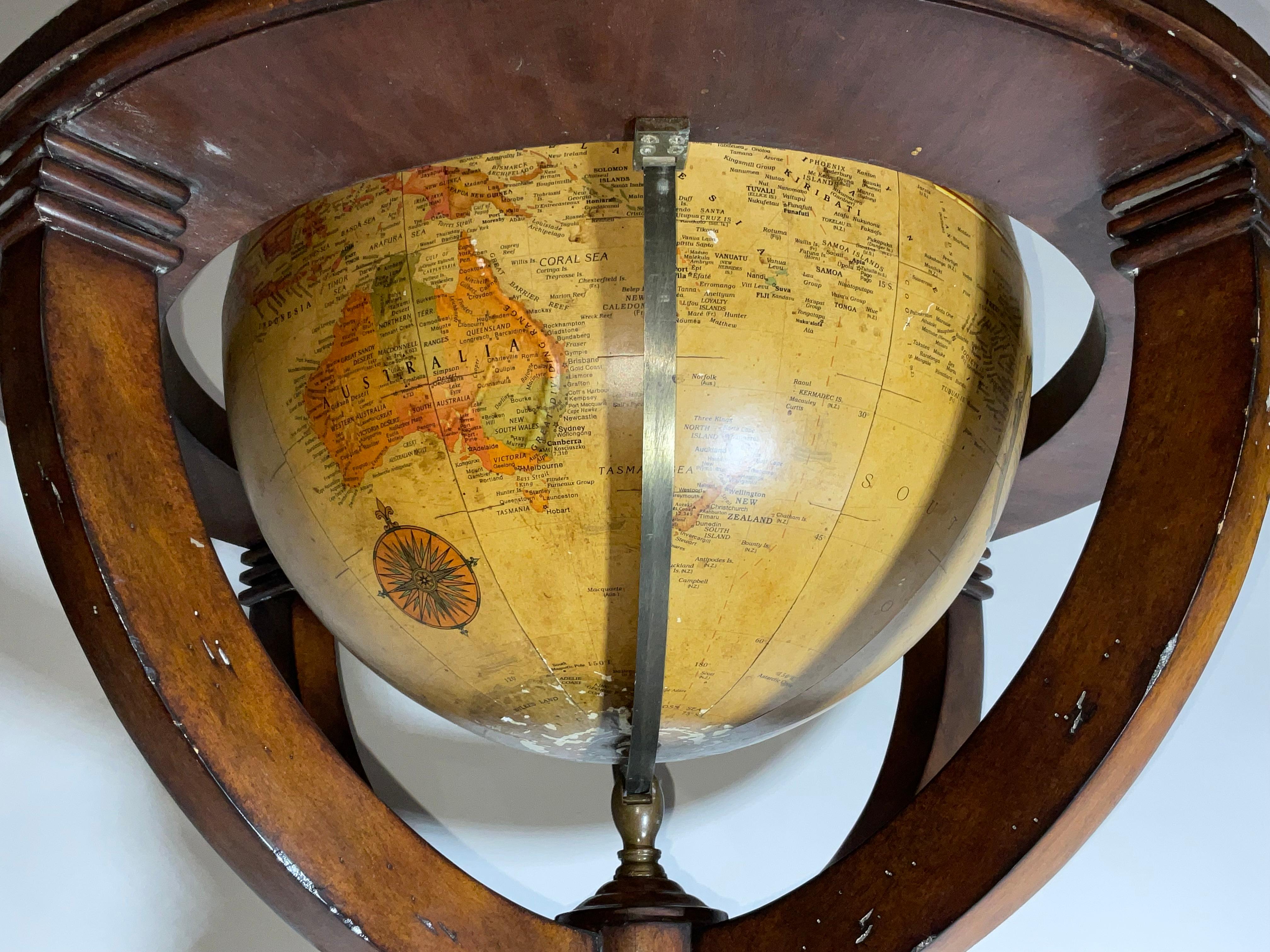 Globe terrestre de Maitland Smith sur Stand en vente 2