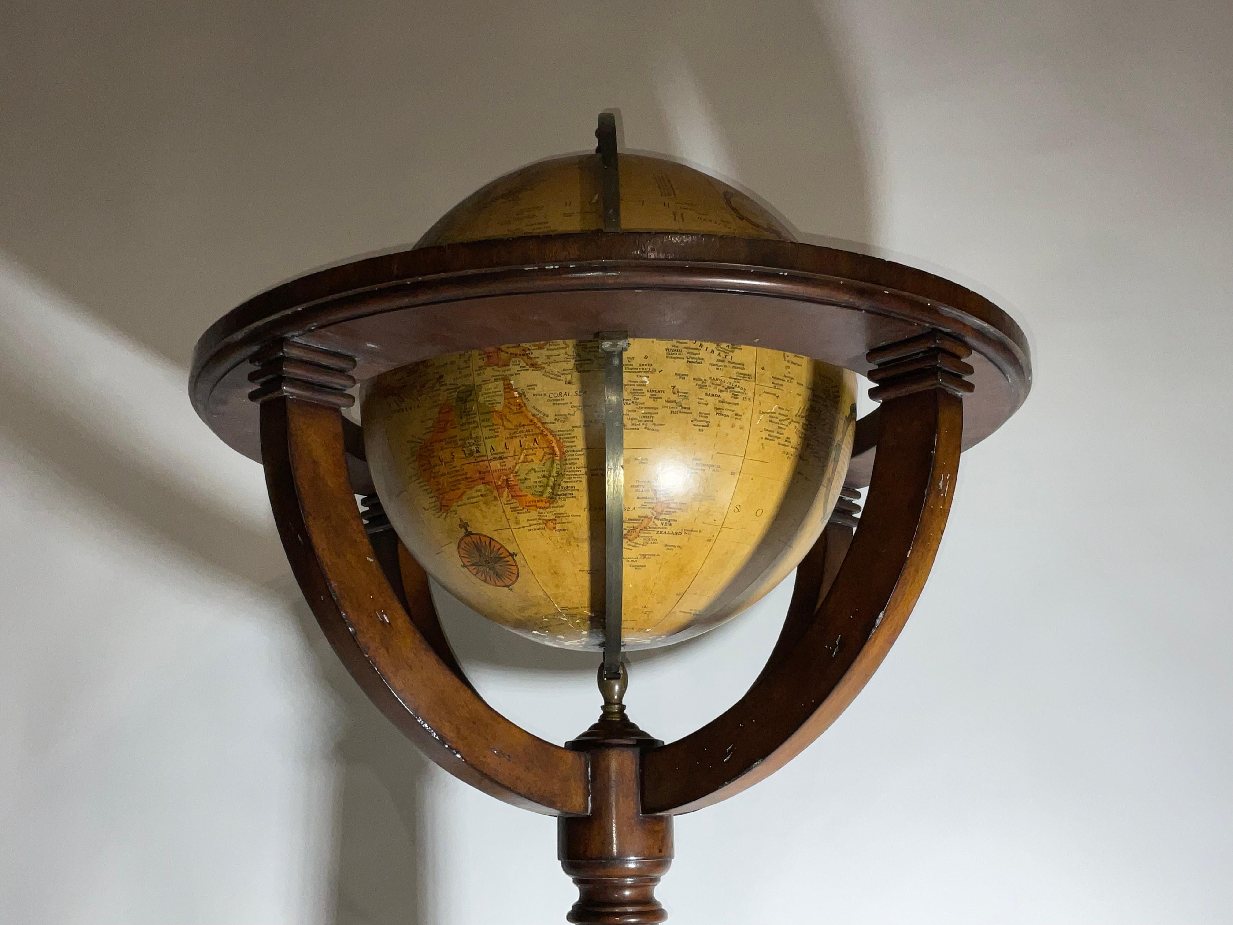 Globe terrestre de Maitland Smith sur Stand en vente 3