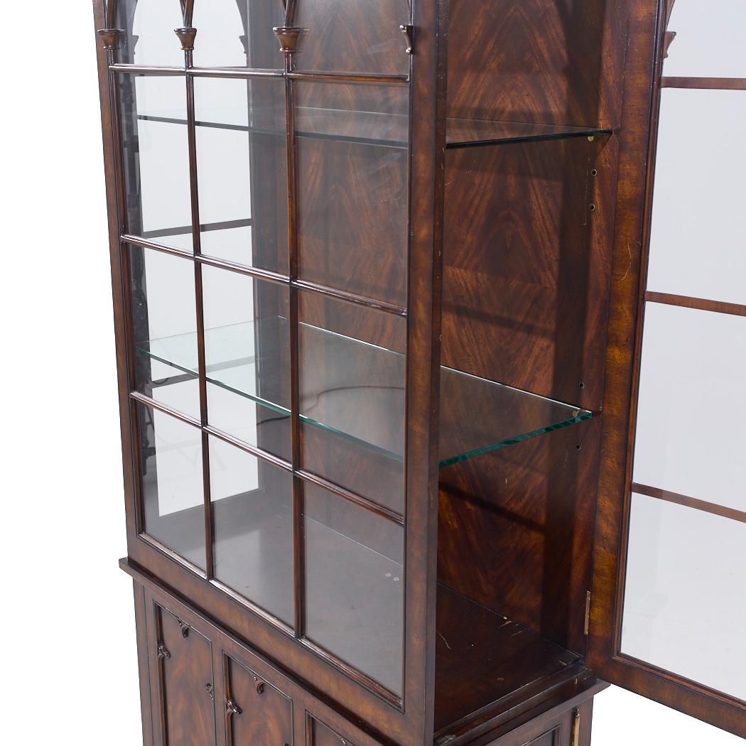 Mogano Mobile libreria in mogano di Maitland Smith Gothic Revival in vendita