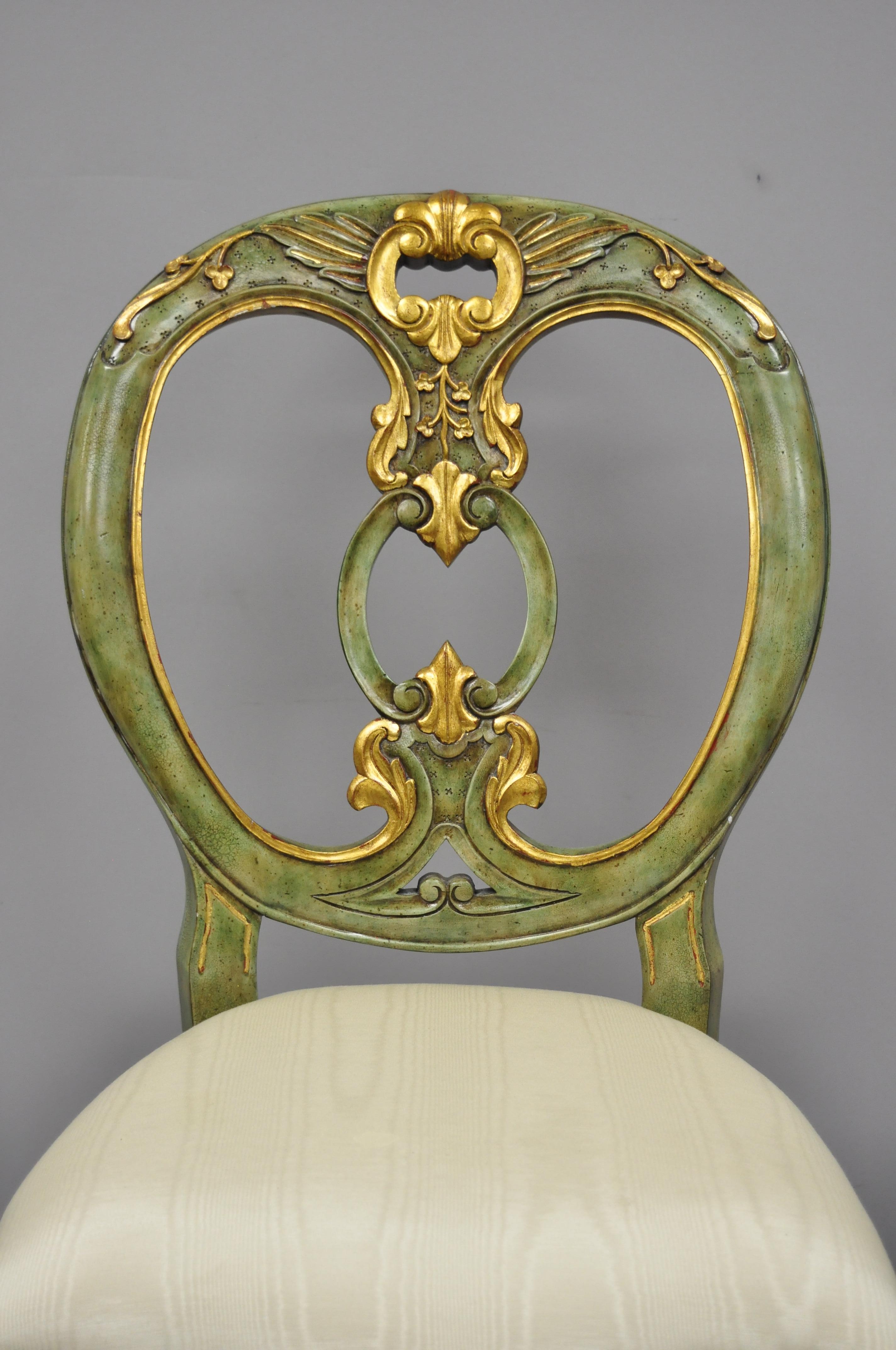 Maitland Smith Grün und Gold gemalt Französisch Rokoko viktorianischen Stil Akzent Stuhl (Indonesisch)