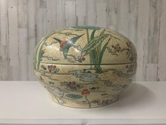 Cuenco decorativo asiático grande con tapa pintado a mano por Maitland Smith