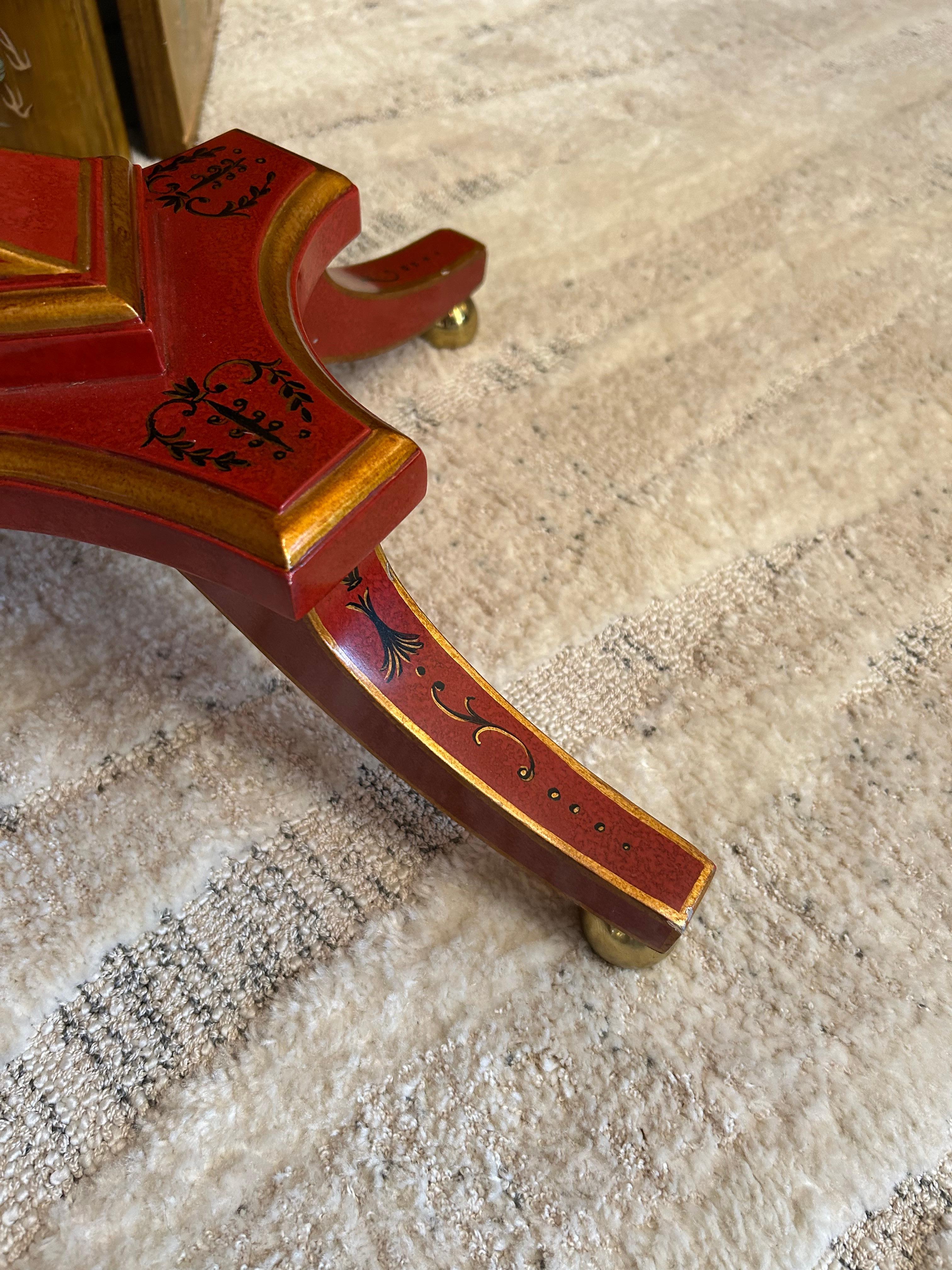 XXIe siècle et contemporain Table d'appoint à motif de lyre rouge peinte à la main Maitland Smith en vente