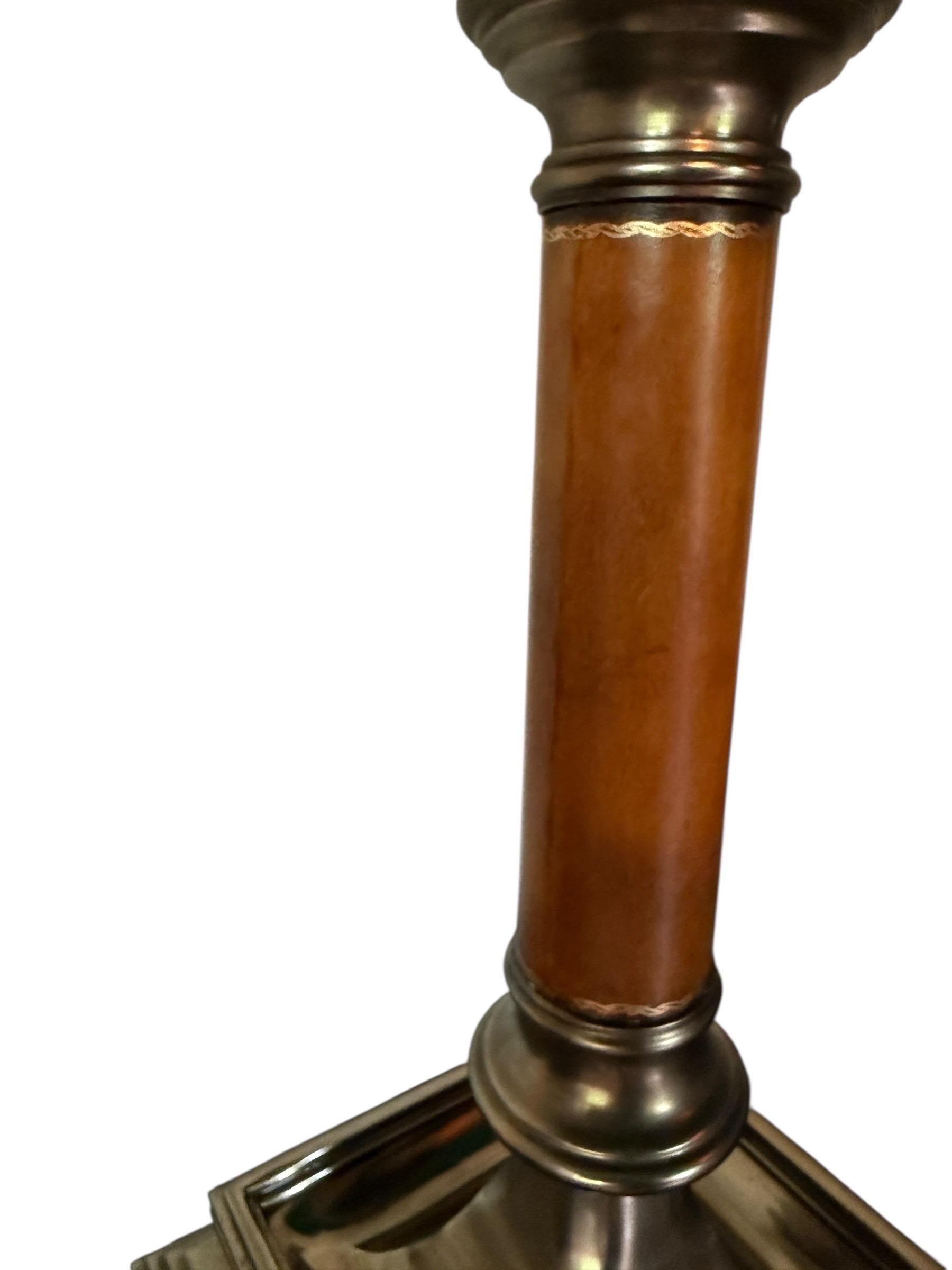 Maitland Smith Lámpara de Mesa Candelabro de 3 Brazos Estilo Bouillotte Francés Hecha a Mano en venta 4