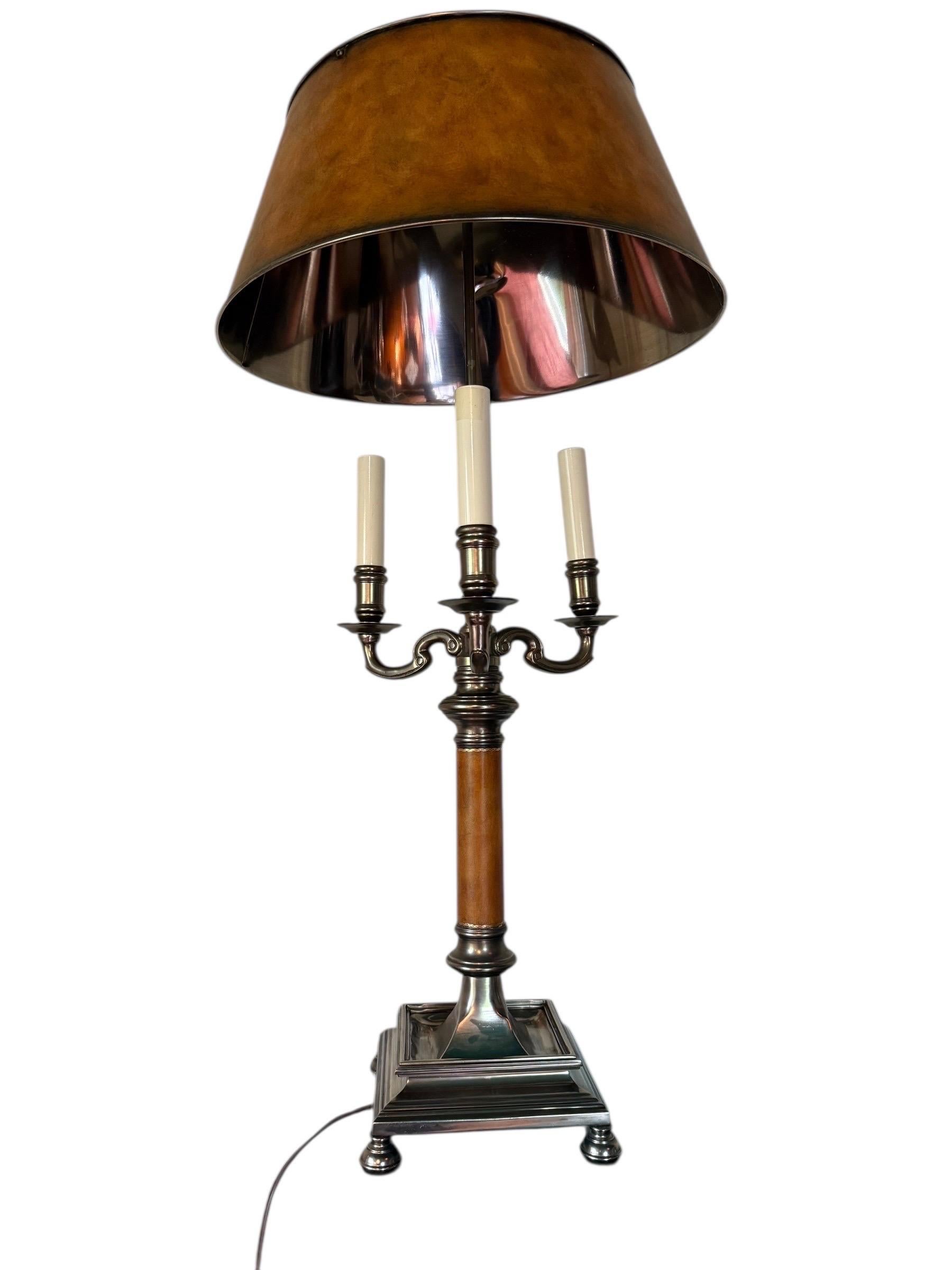 Maitland Smith Lámpara de Mesa Candelabro de 3 Brazos Estilo Bouillotte Francés Hecha a Mano Regencia de Hollywood en venta