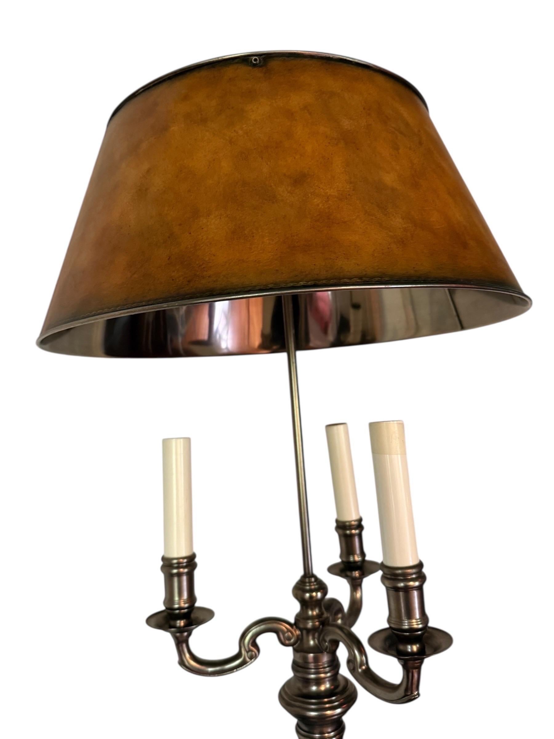 Maitland Smith Lámpara de Mesa Candelabro de 3 Brazos Estilo Bouillotte Francés Hecha a Mano en Bueno estado para la venta en Rochester, NY