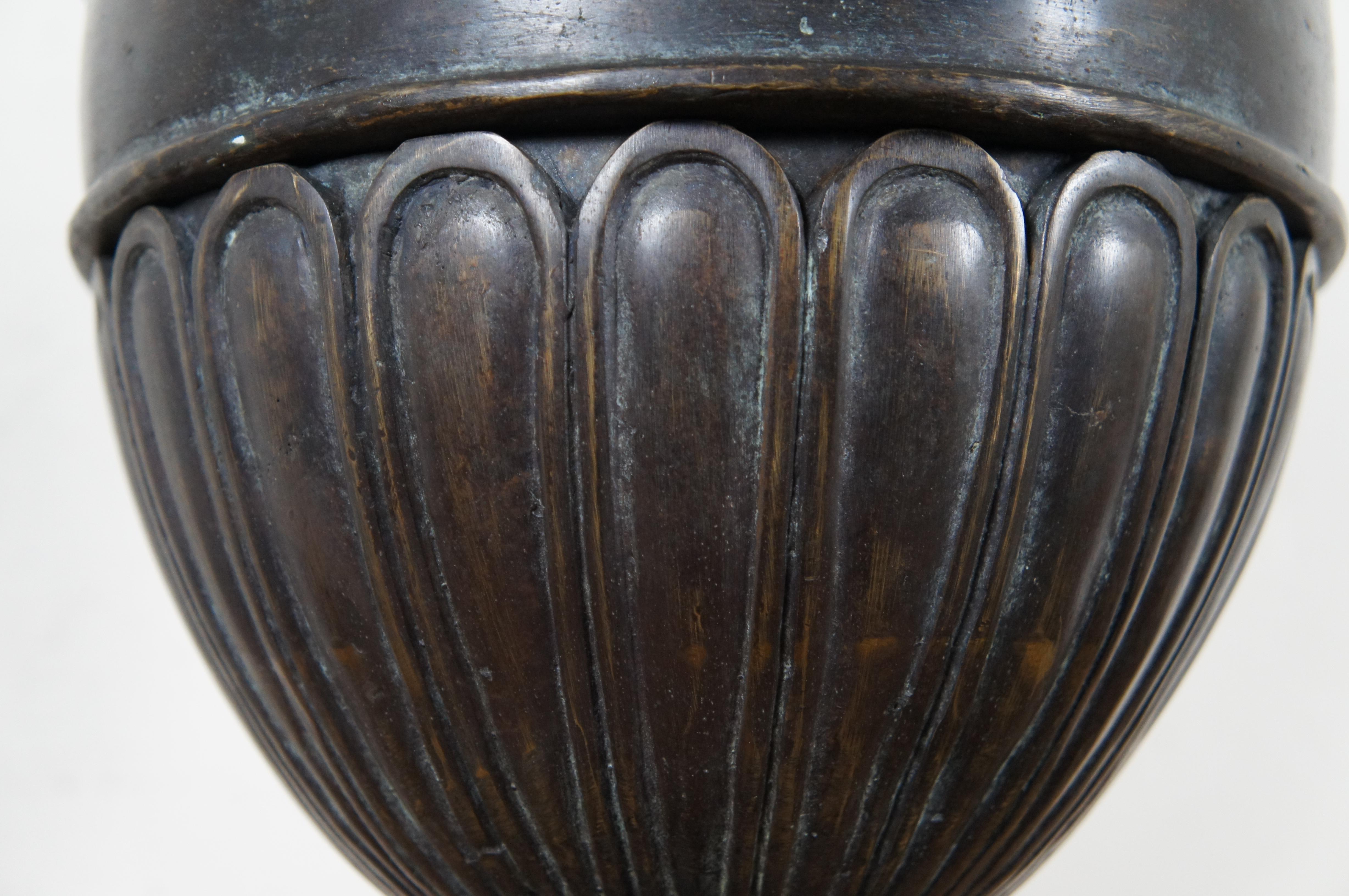 Maitland Smith, compote d'urne de cheminée à couvercle en bronze lourd de 21 pouces en vente 5