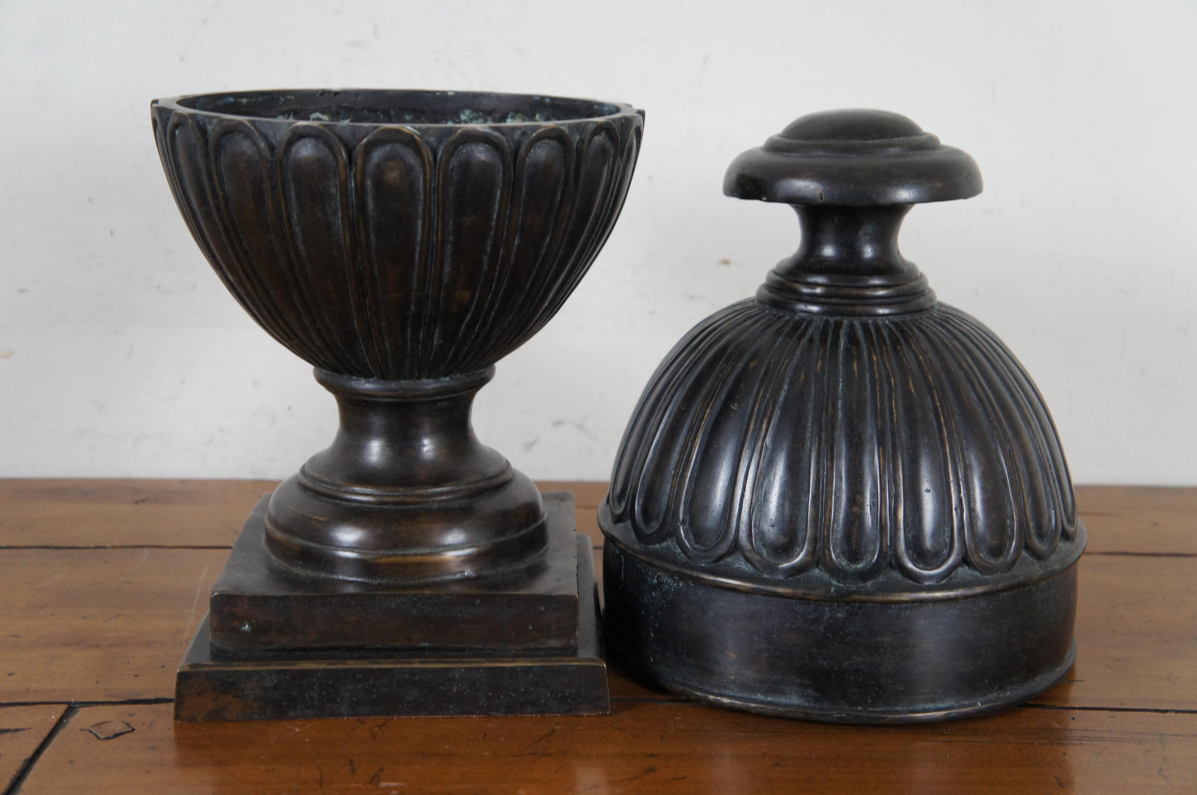 Bronze Maitland Smith, compote d'urne de cheminée à couvercle en bronze lourd de 21 pouces en vente