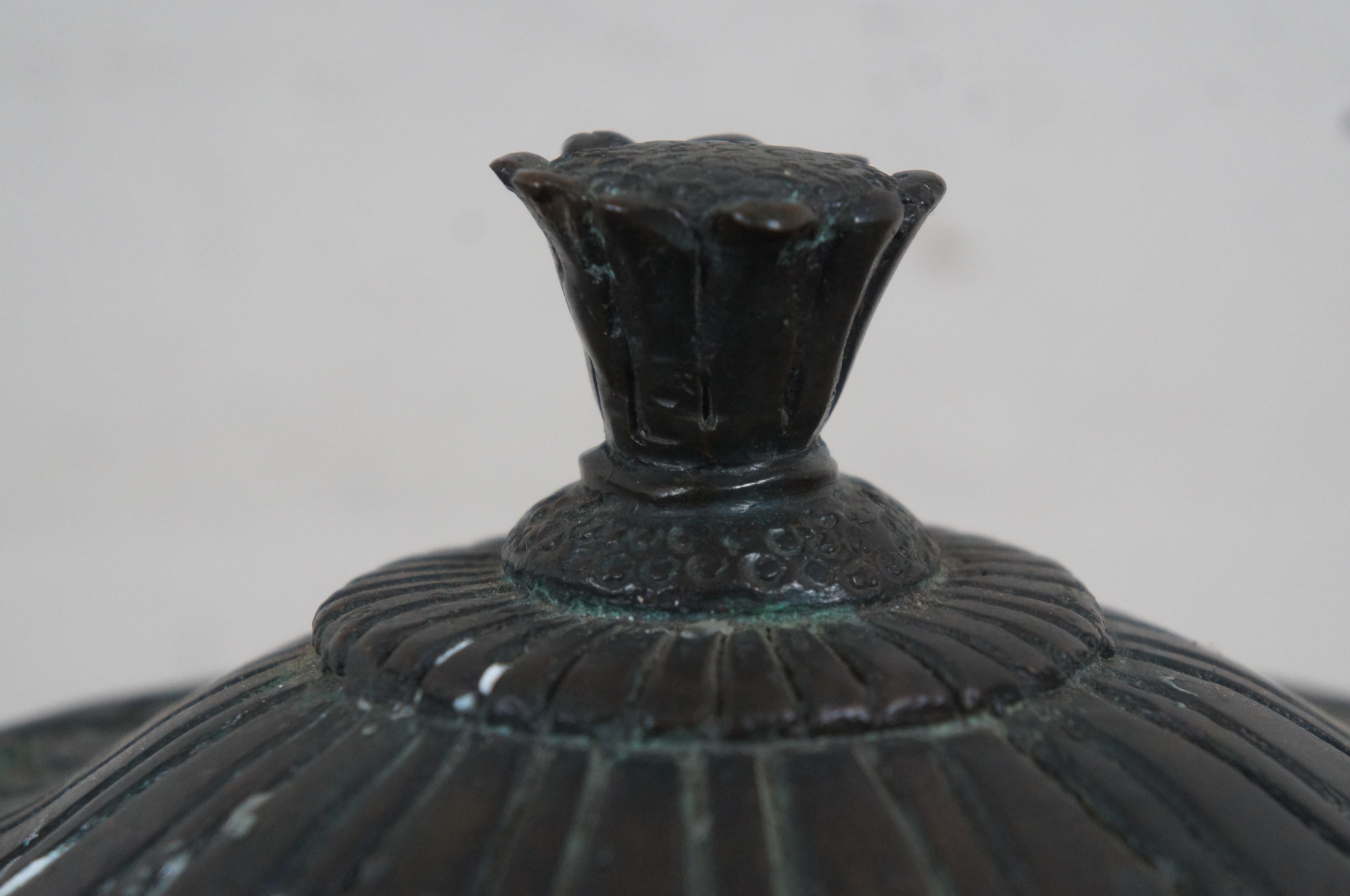 Boîte à compote néoclassique Maitland Smith en bronze lourd représentant un chérubin et une tournesol de 12 pouces en vente 1