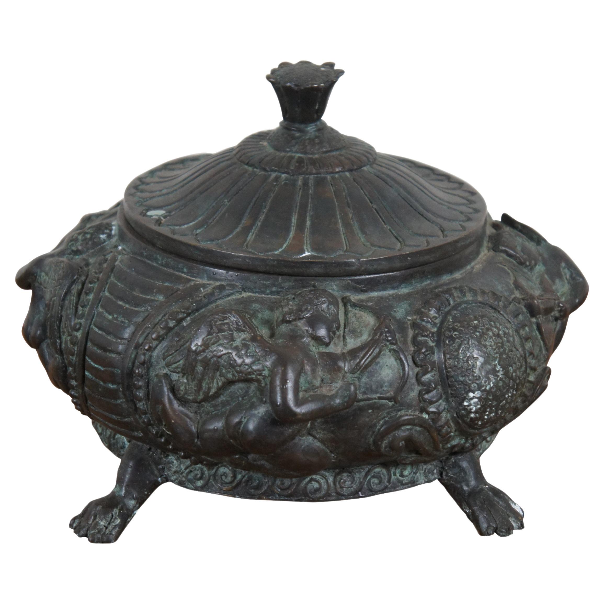 Boîte à compote néoclassique Maitland Smith en bronze lourd représentant un chérubin et une tournesol de 12 pouces en vente