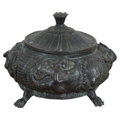 Boîte à compote néoclassique Maitland Smith en bronze lourd représentant un chérubin et une tournesol de 12 pouces