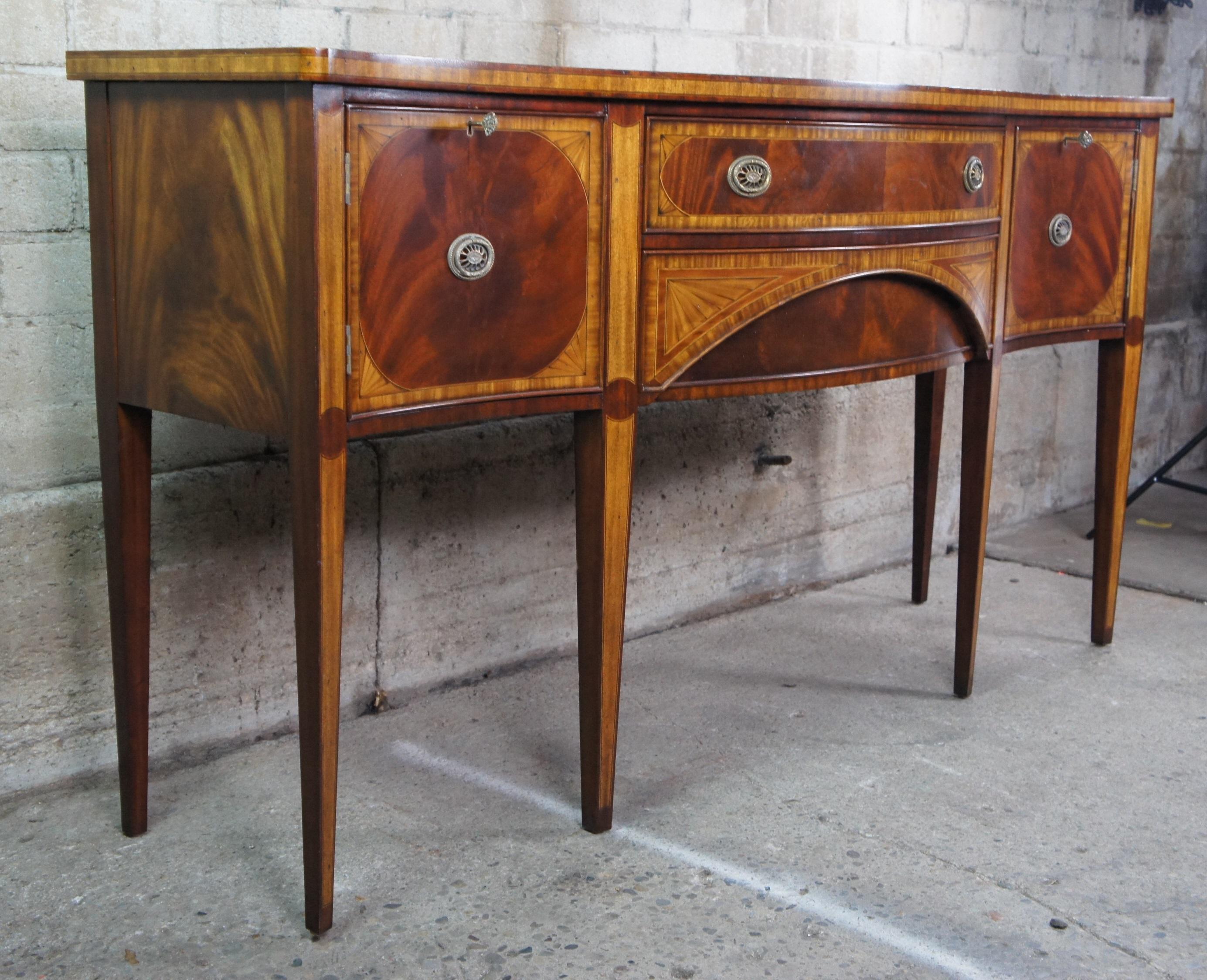 Maitland Smith Hepplewhite Flame Mahogany Inlaid Sideboard Buffet Console Server In Good Condition In Dayton, OH