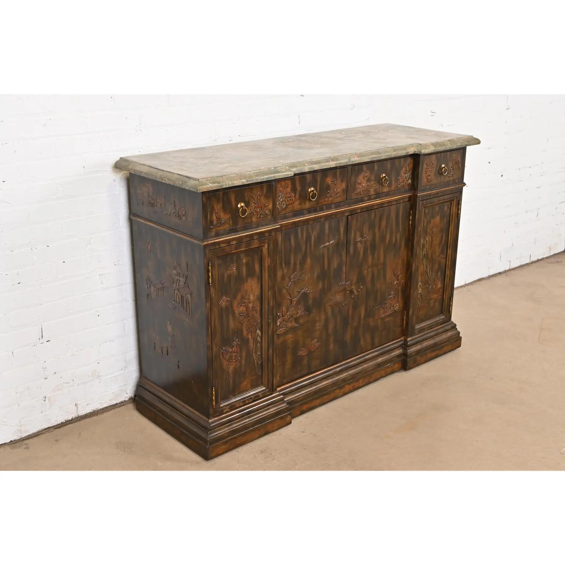 Maitland Smith Hollywood Regency Chinoiserie-Sideboard oder Barschrank mit Marmorplatte (20. Jahrhundert) im Angebot