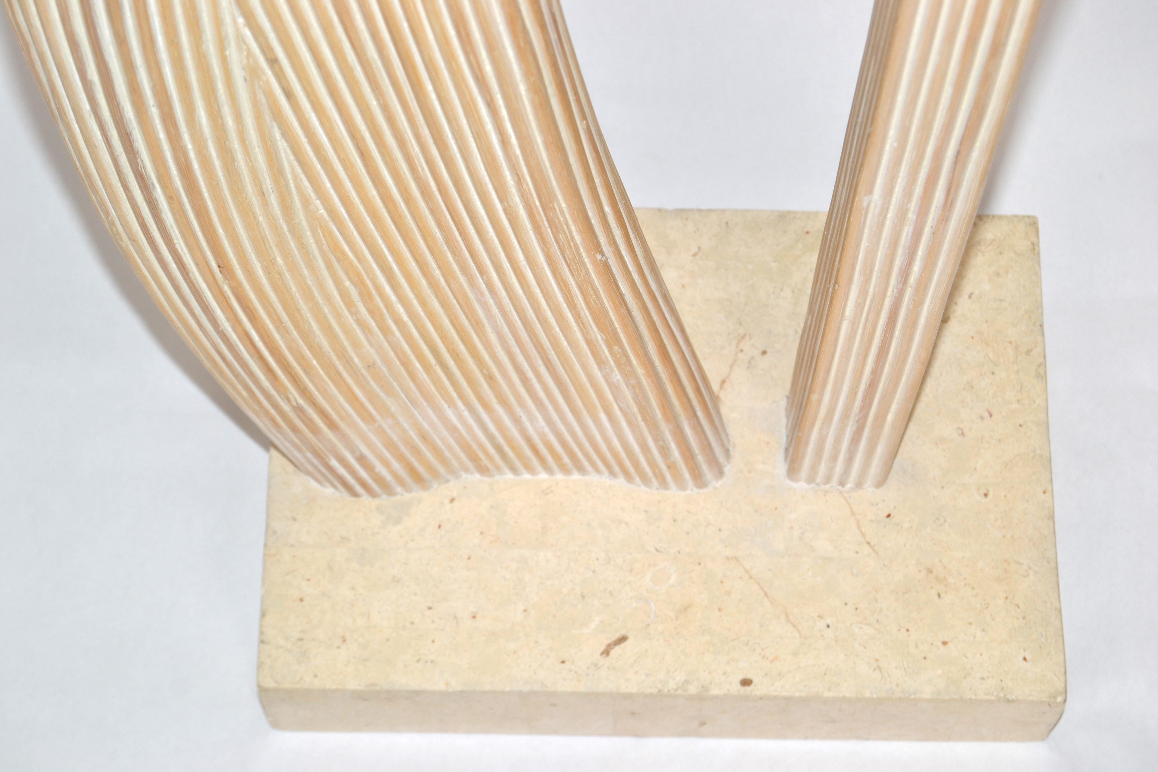 Scultura di uccello in rattan di Maitland Smith Hollywood Regency in pietra tessellata e ottone in vendita 4