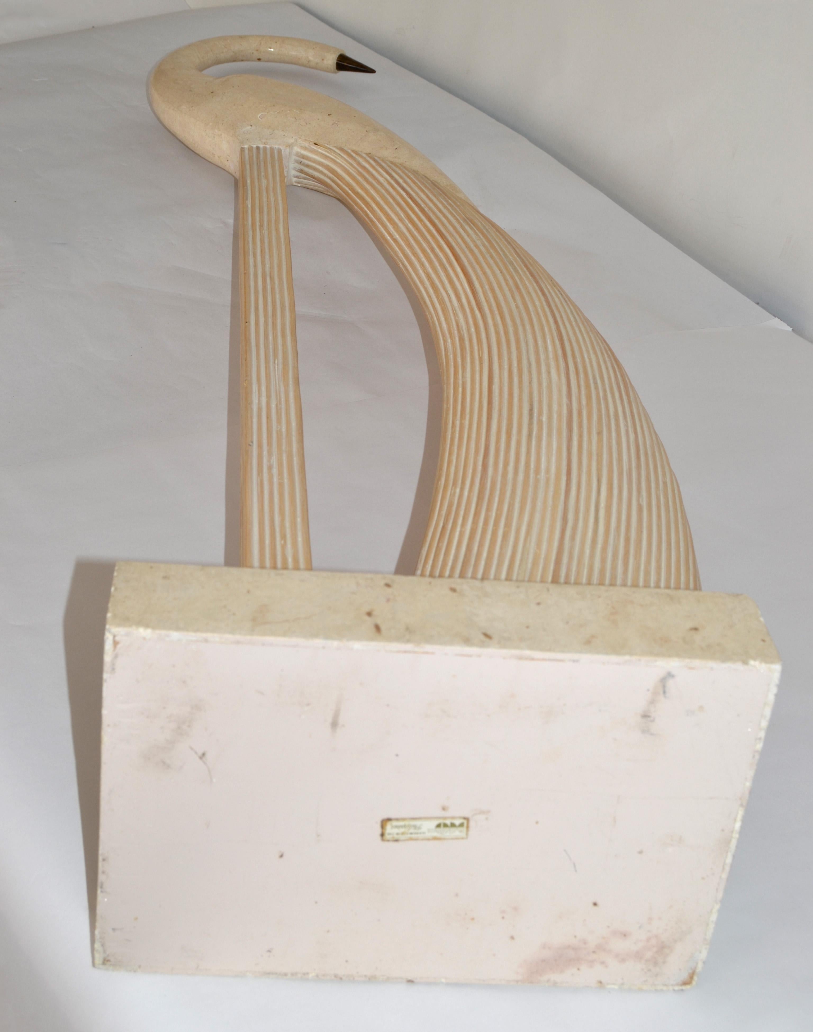 Scultura di uccello in rattan di Maitland Smith Hollywood Regency in pietra tessellata e ottone in vendita 6