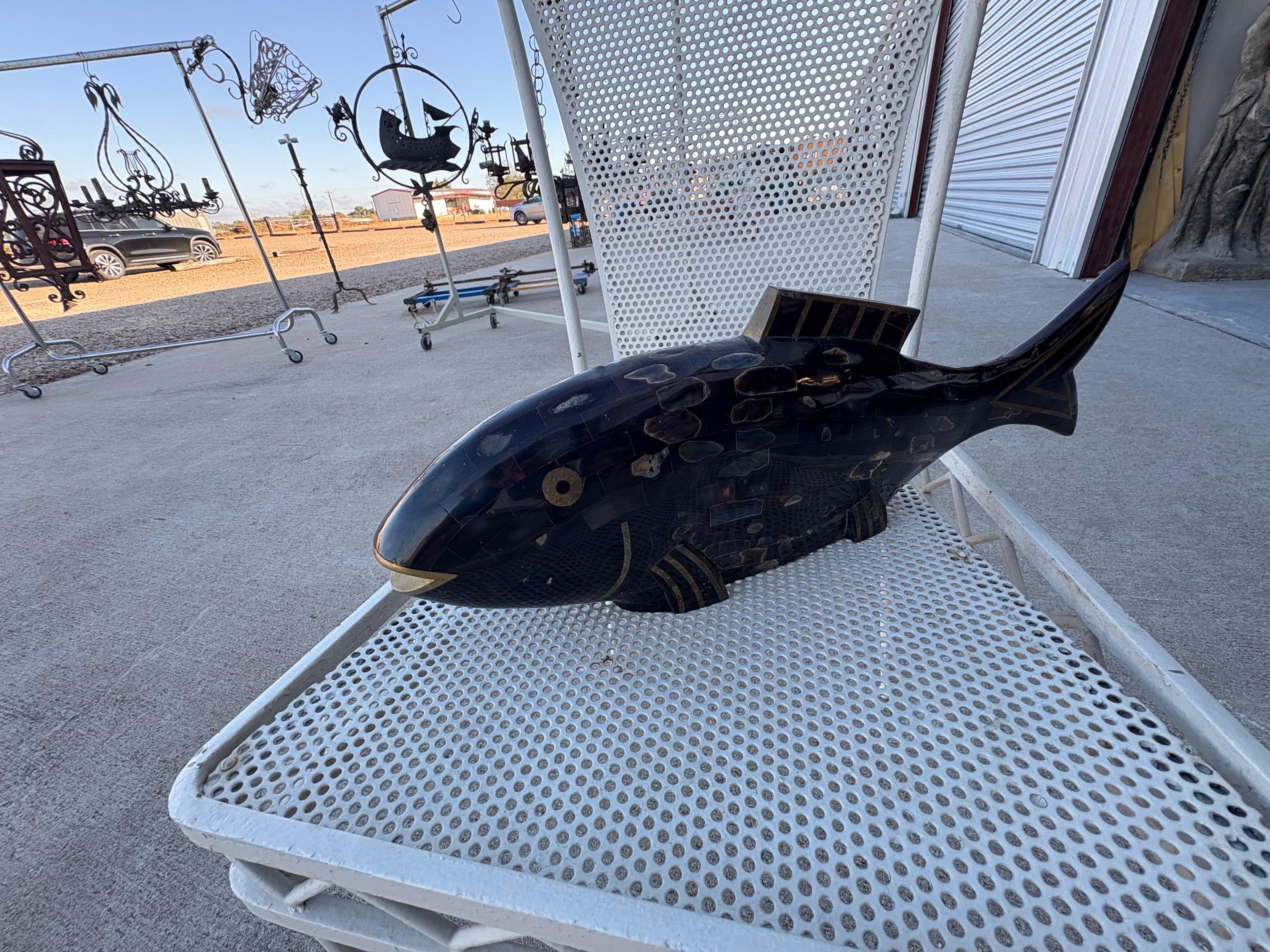 Laiton Poisson en corne et ormeau de Maitland Smith en vente