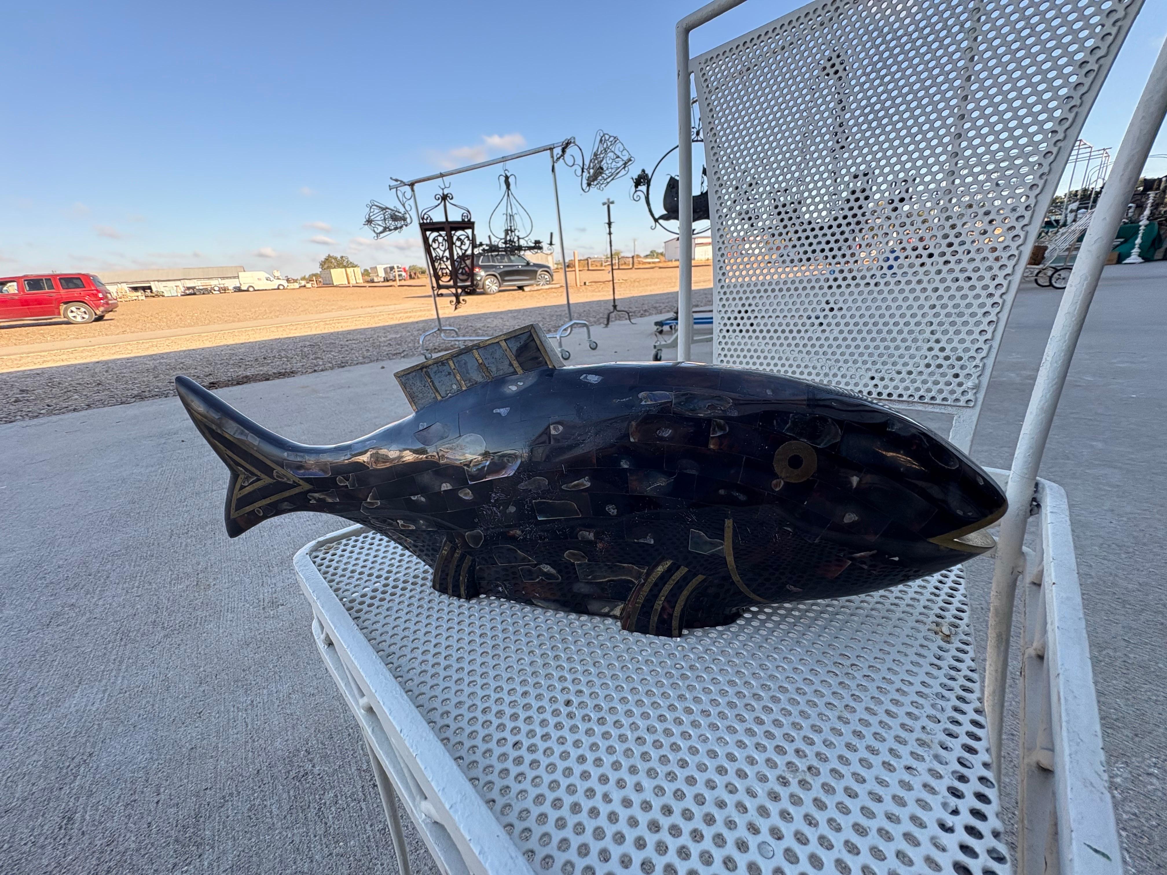 Poisson en corne et ormeau de Maitland Smith en vente 1