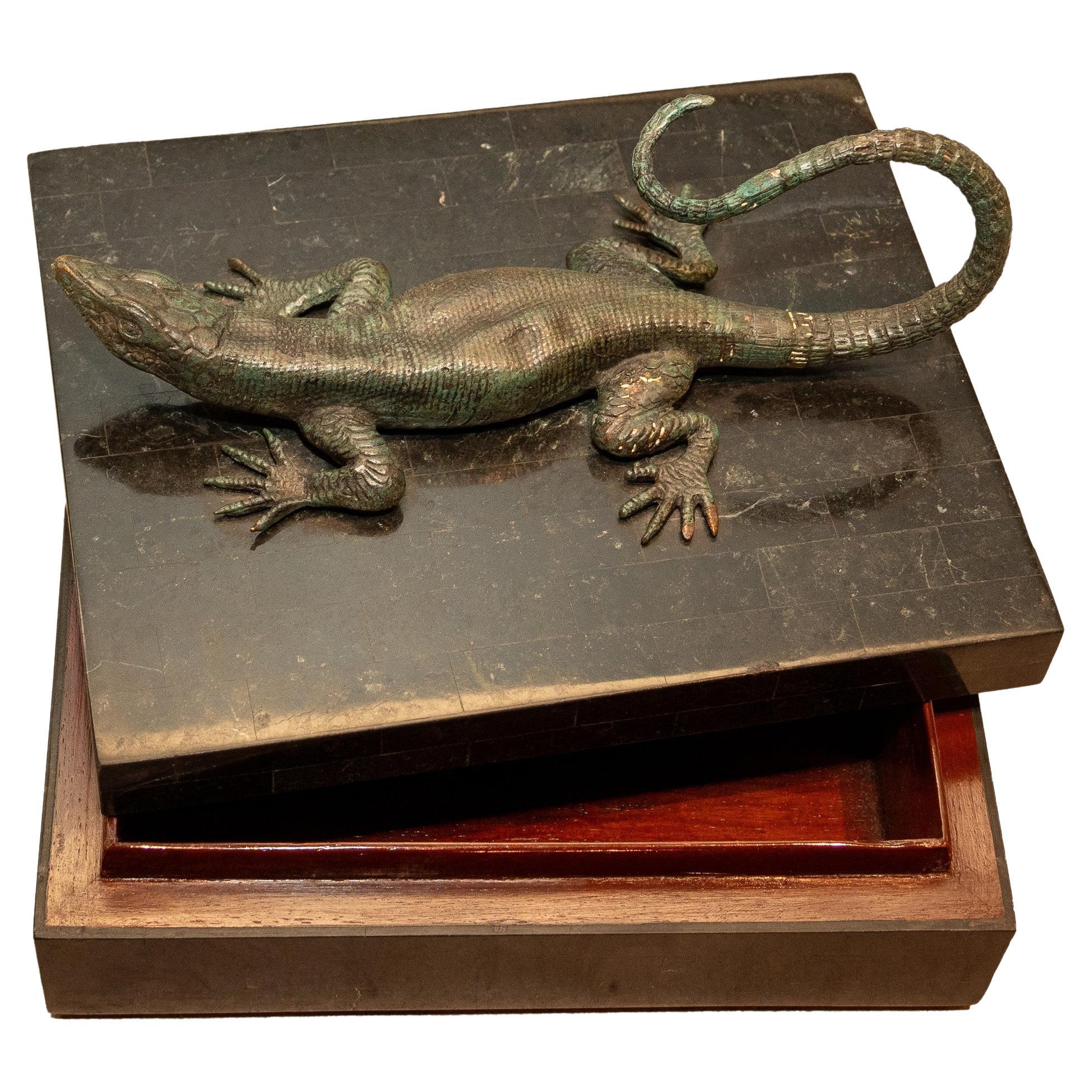 Maitland Smith  Caja de Mármol Verde con Incrustaciones y Asa de Lagarto de Bronce