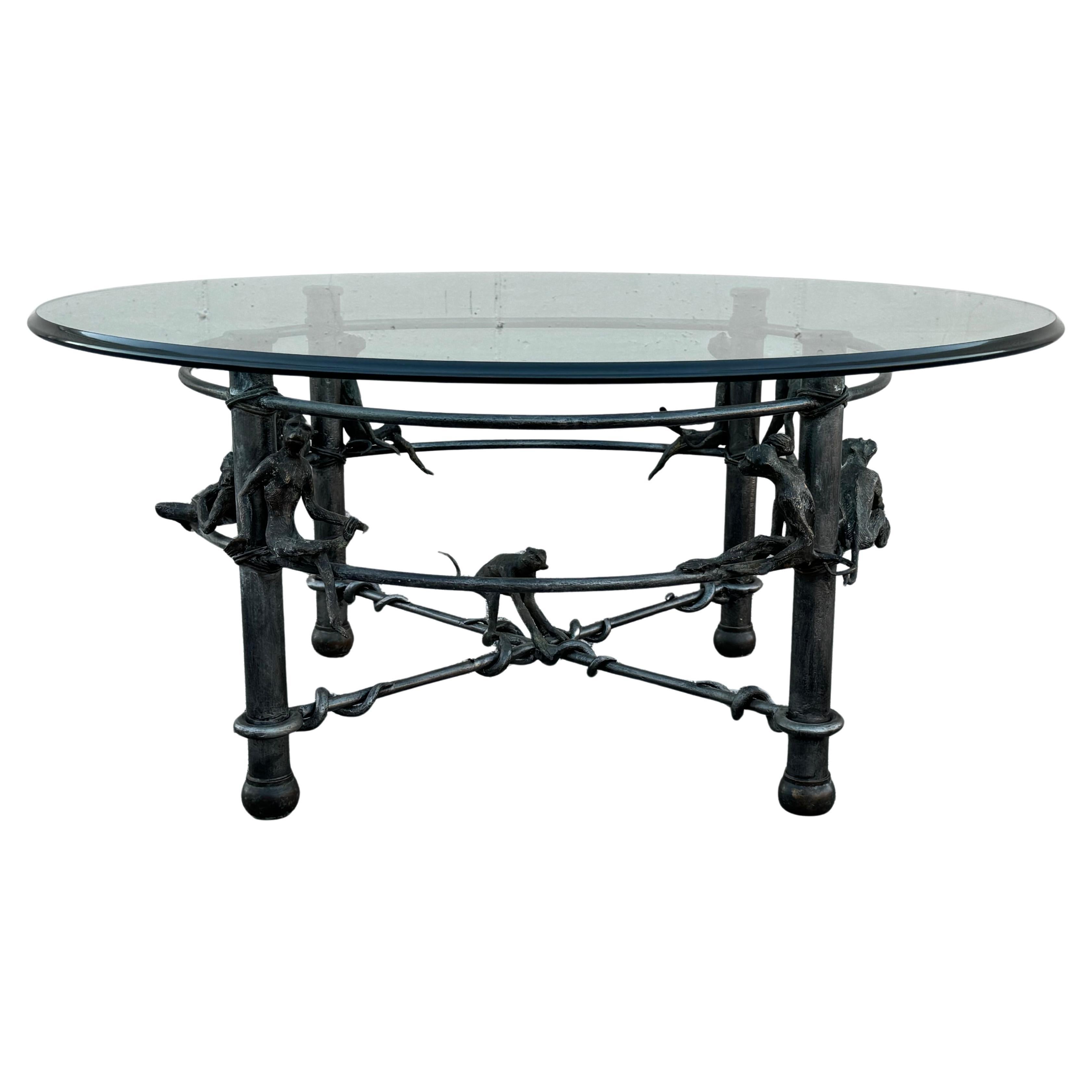 Table basse en fer et bronze à base de singe, style étrusque, plateau en verre, Maitland Smith en vente