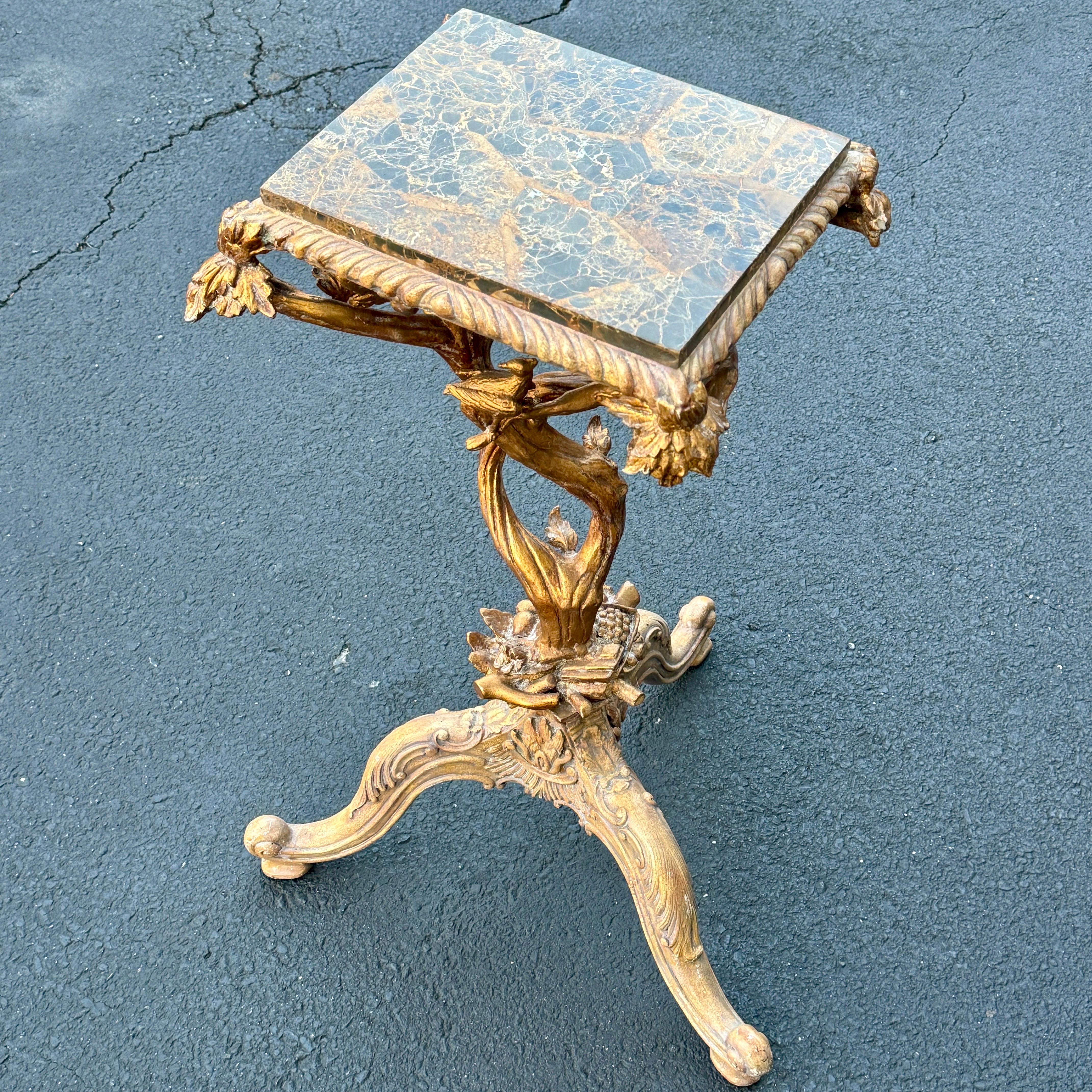 Maitland Smith Mesa italiana orgánica de rama y pedestal de pájaro Moderno orgánico