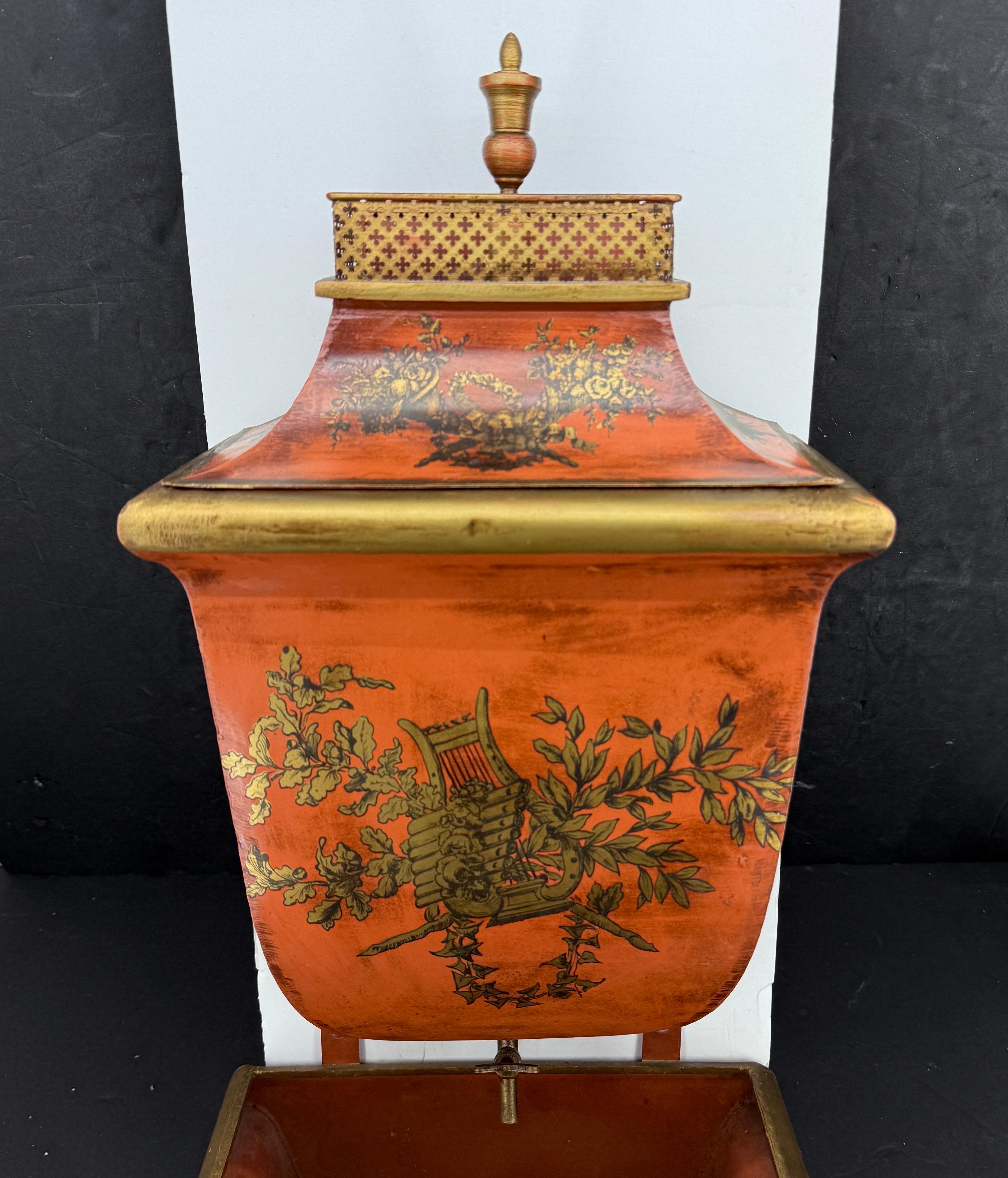 Maitland Smith Italienische Wandskulptur aus Zinn Lavabo, 3er-Set, Lavabo (20. Jahrhundert) im Angebot