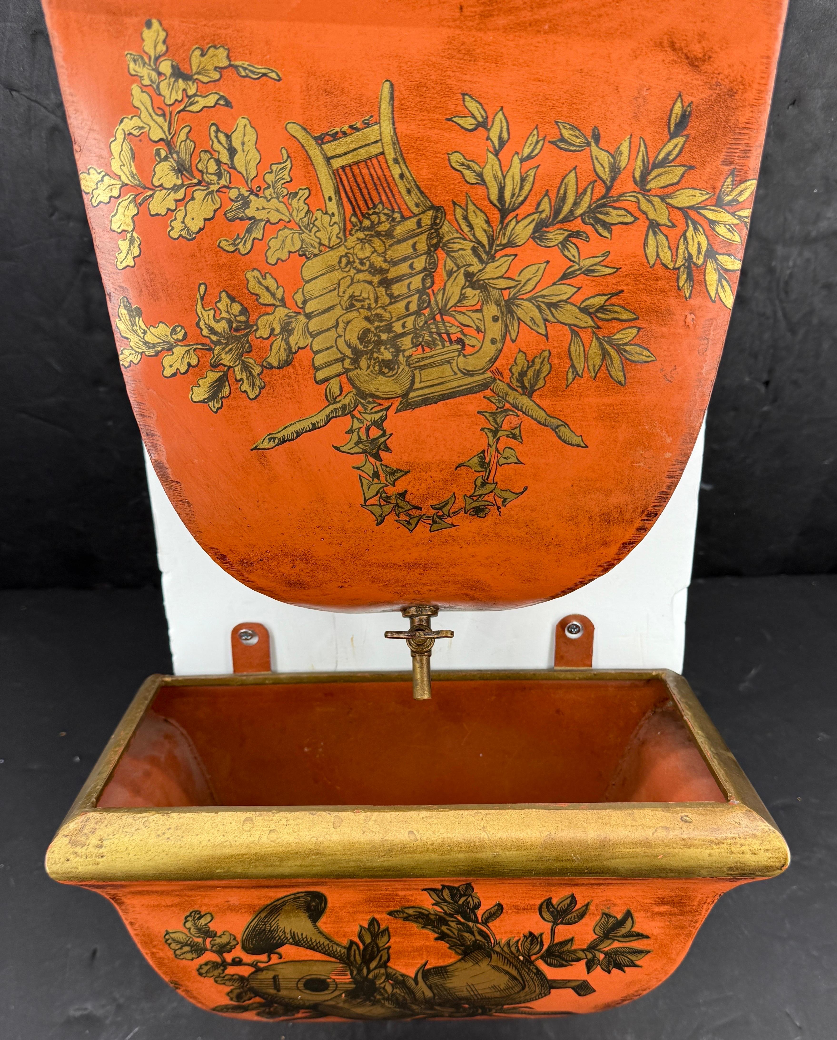 Maitland Smith Italienische Wandskulptur aus Zinn Lavabo, 3er-Set, Lavabo im Angebot 1