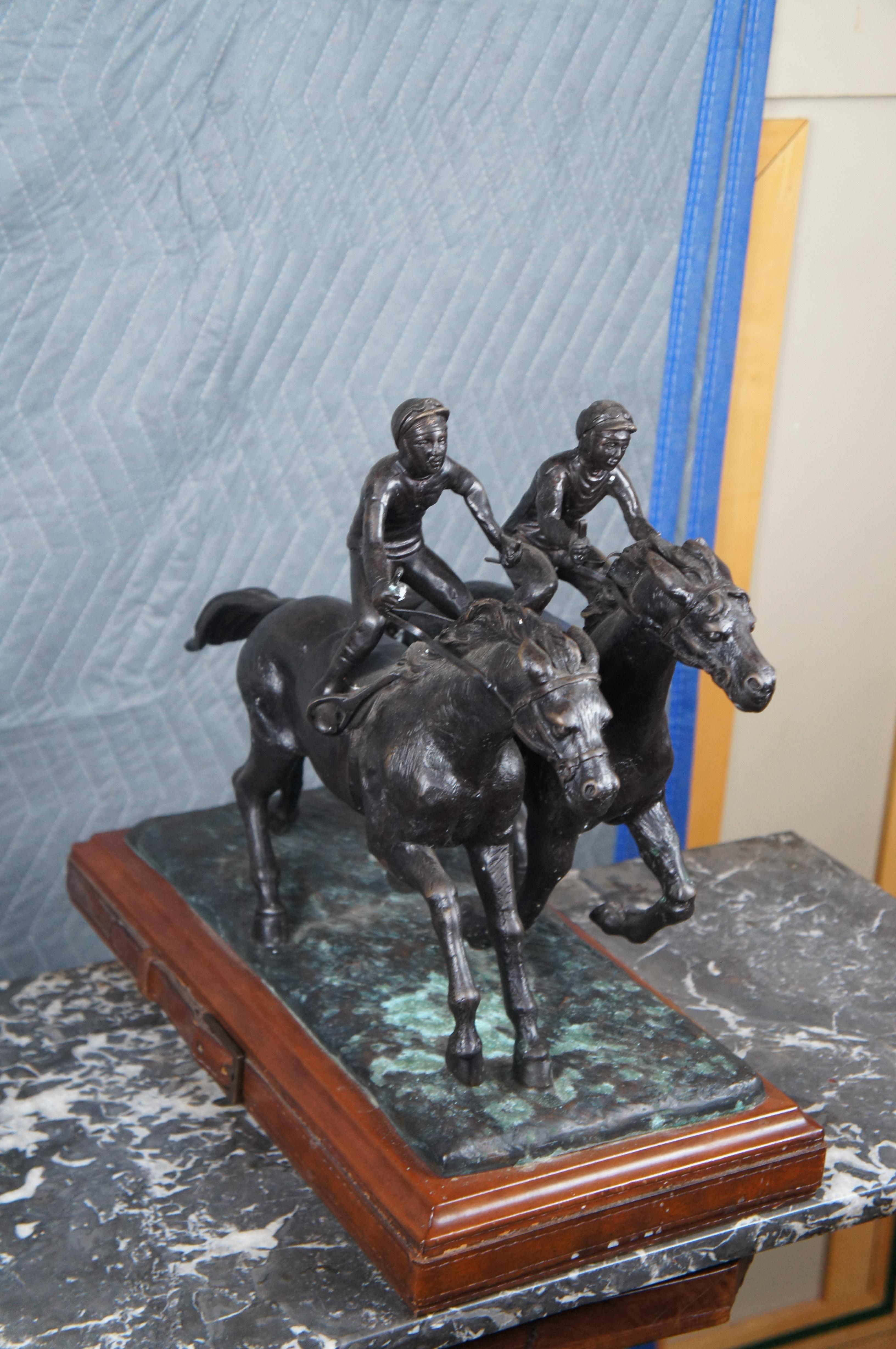 Maitland Smith Jockeys auf Pferd Bronze Reiterrennen-Statue 18