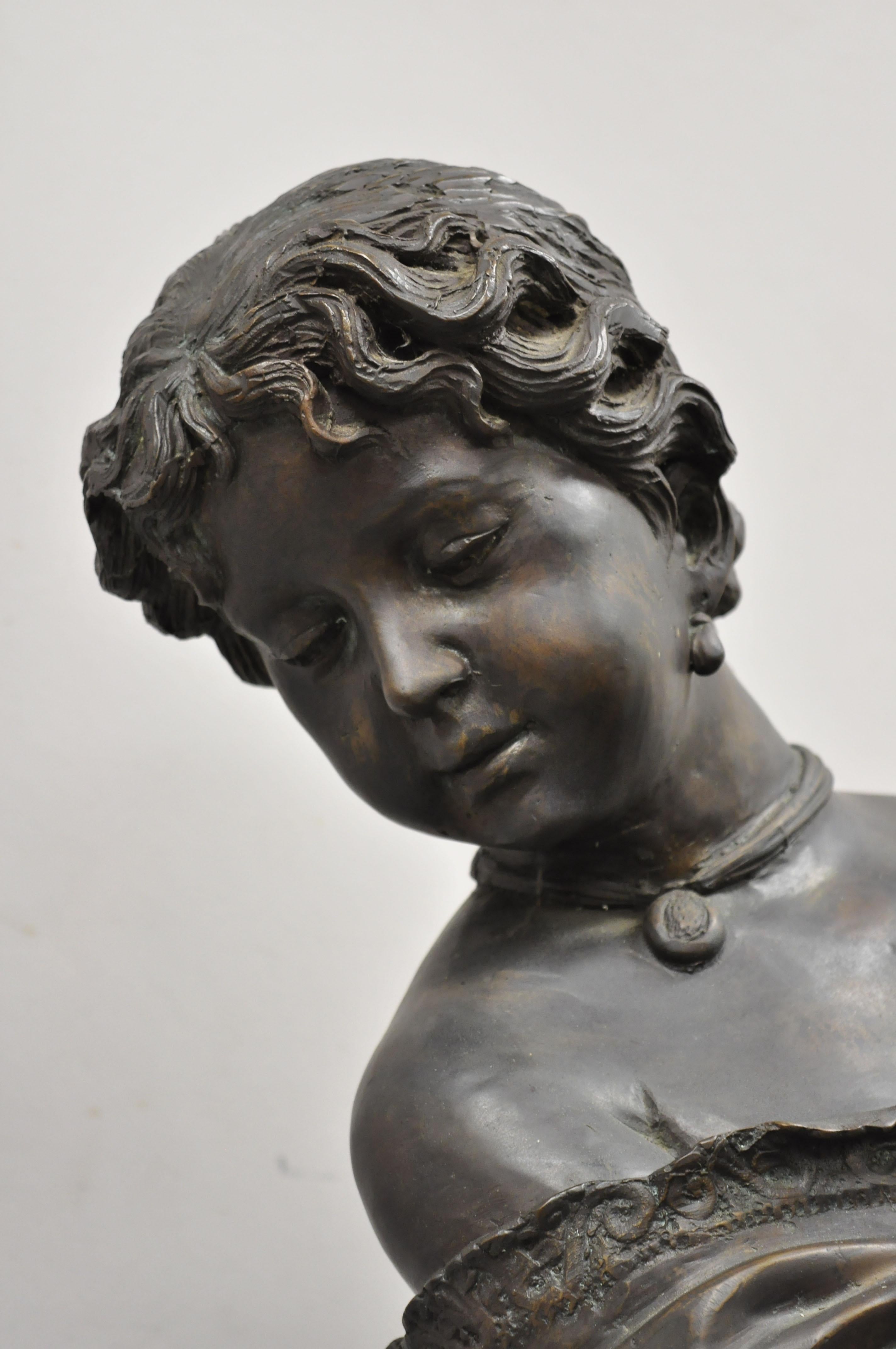 Große Bronzeskulptur einer Mädchenstatue im viktorianischen Stil von Maitland Smith (Viktorianisch) im Angebot