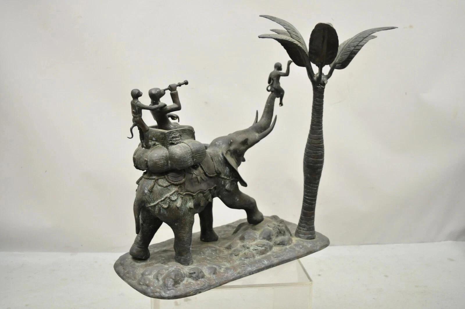 Maitland Smith Grande scultura in bronzo con scimmia e foglie di palma portacandele in vendita 4