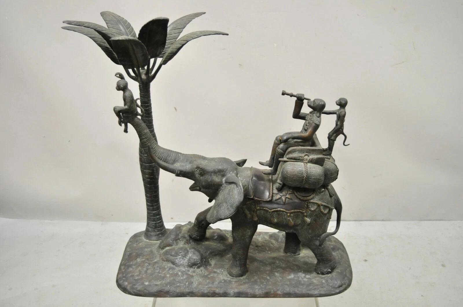 Maitland Smith Grande scultura in bronzo con scimmia e foglie di palma portacandele in vendita 5