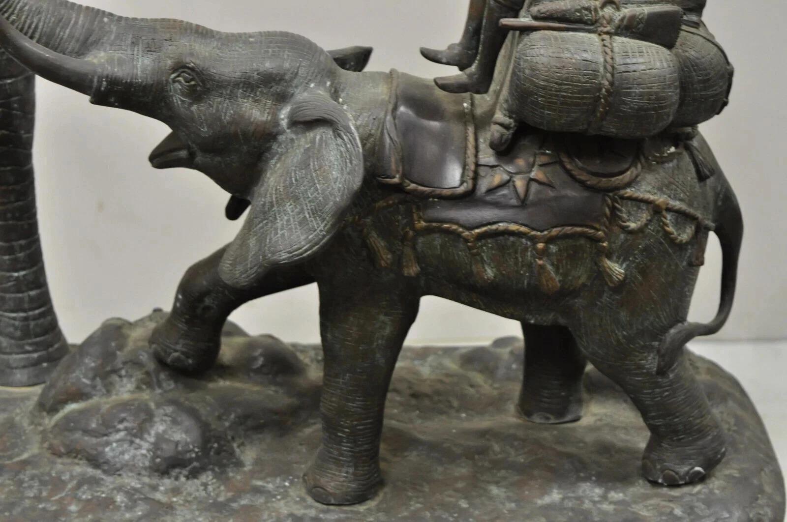 Sconosciuto Maitland Smith Grande scultura in bronzo con scimmia e foglie di palma portacandele in vendita