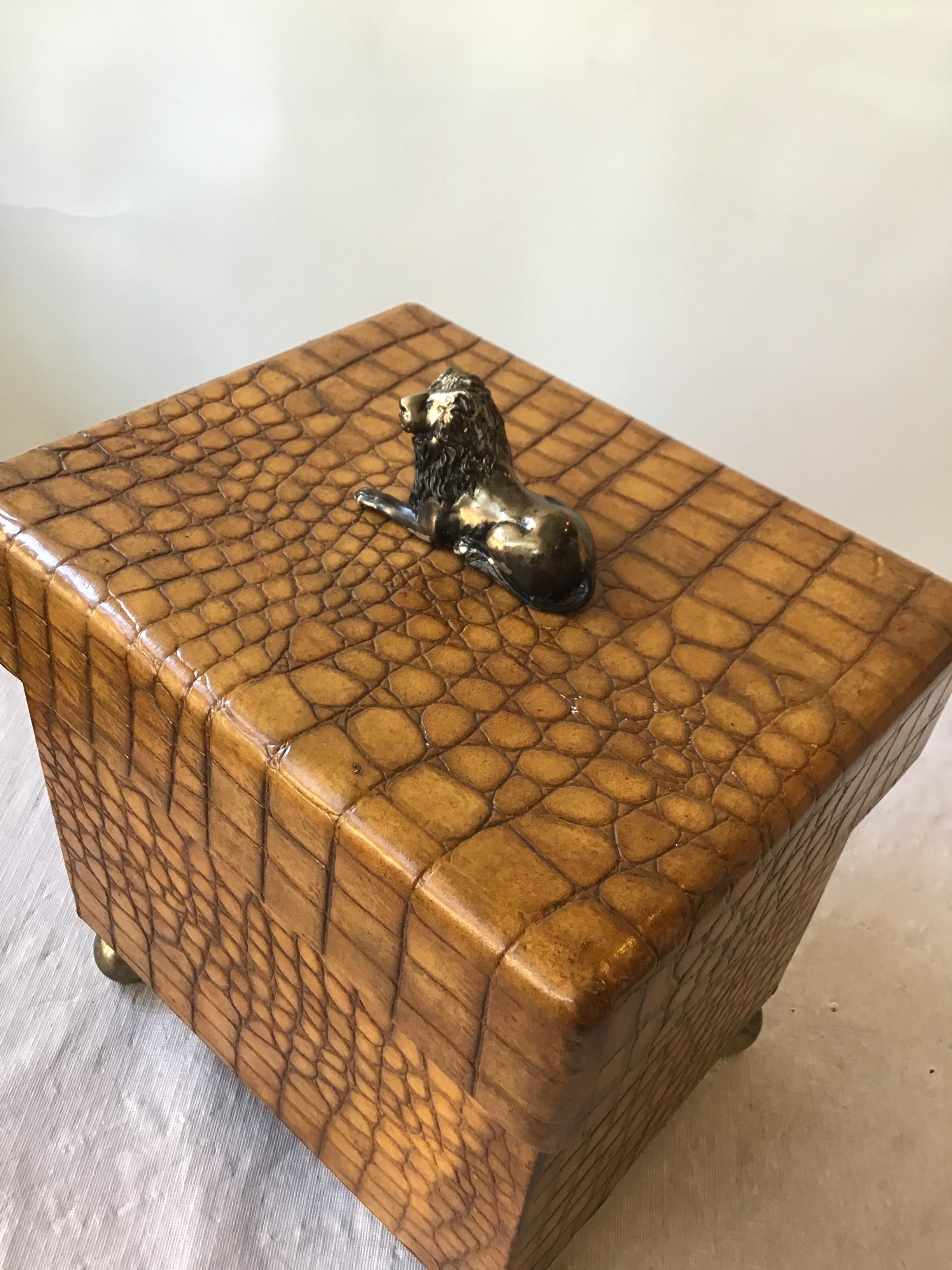 Maitland Smith Leather Box with Lion handle In Good Condition In Tarrytown, NY